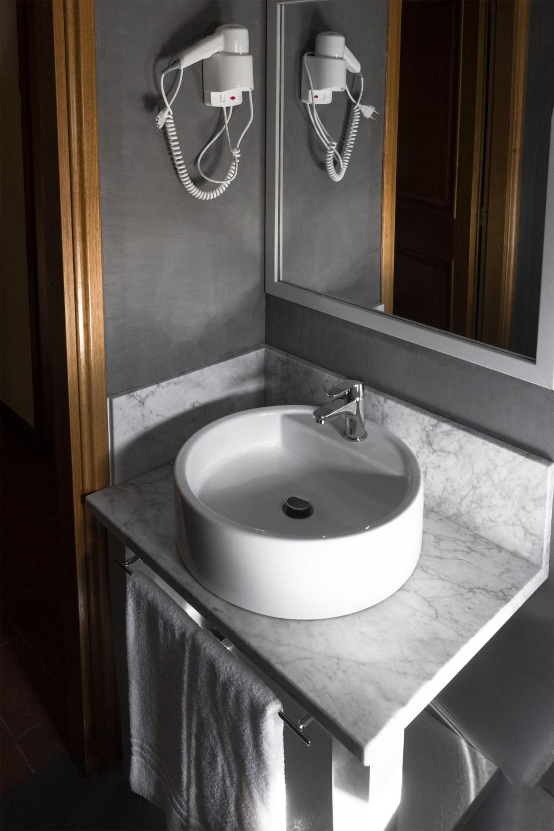 Suite Apartment - Photo 16