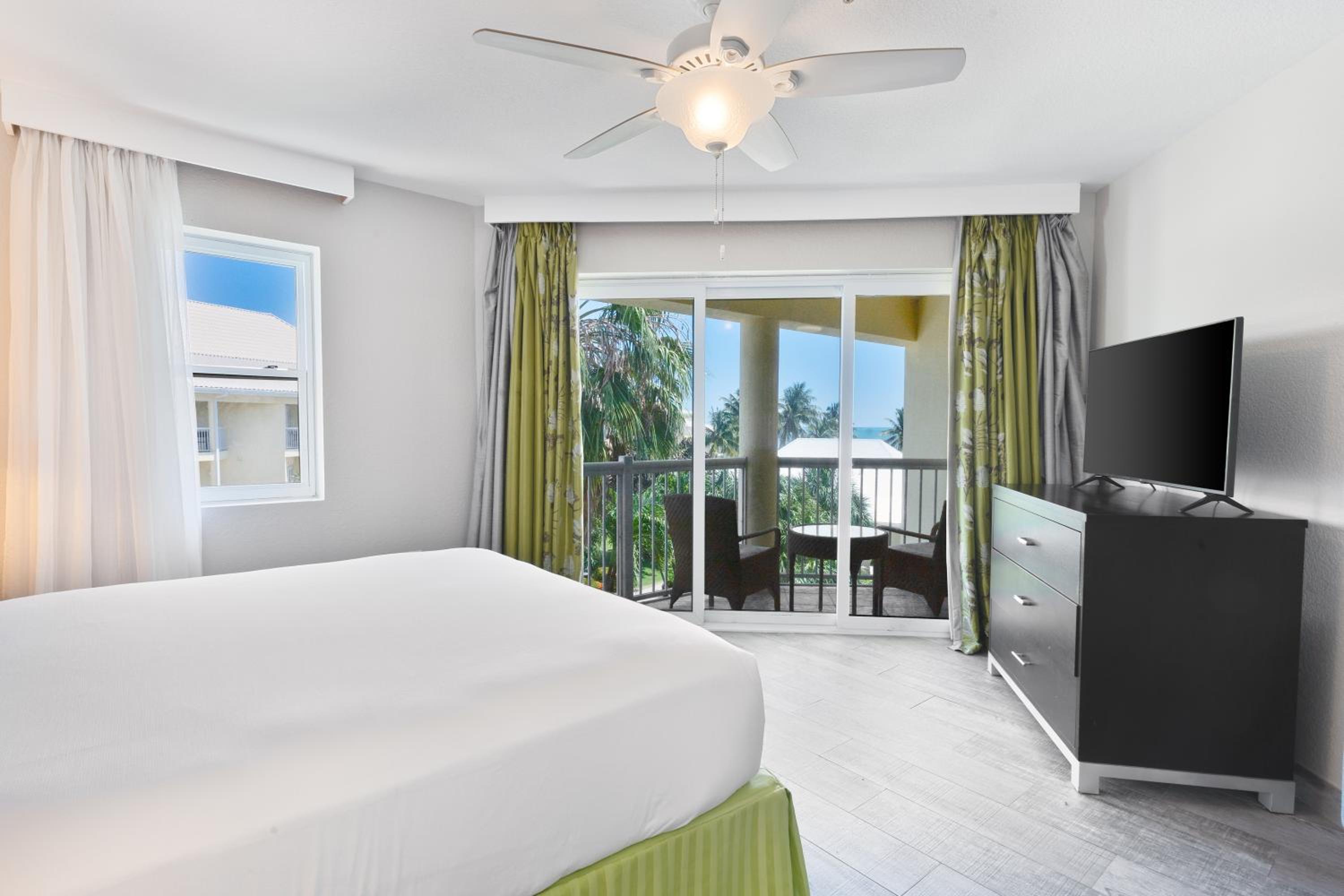 Studio Suite- Two Queens- Island View