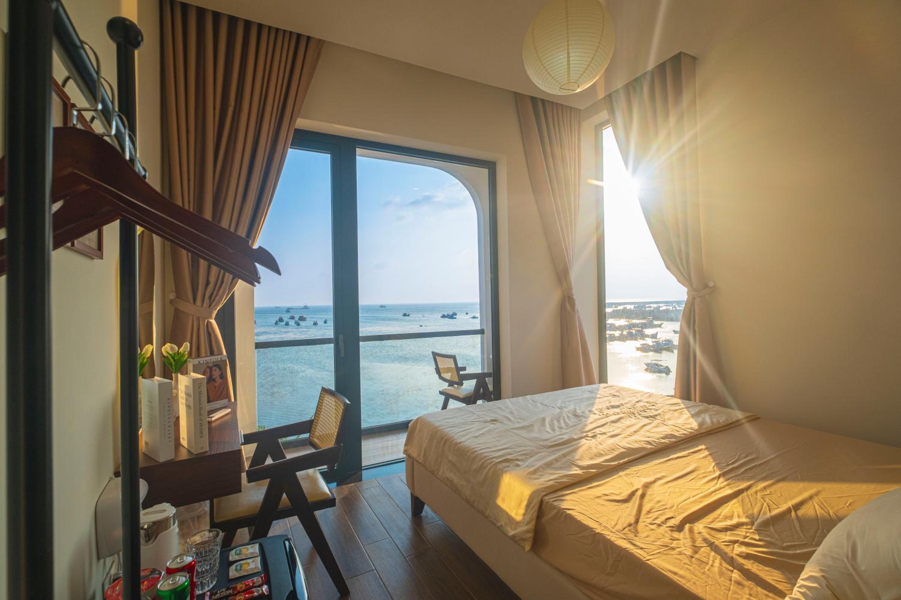King Room With Balcony photo 2