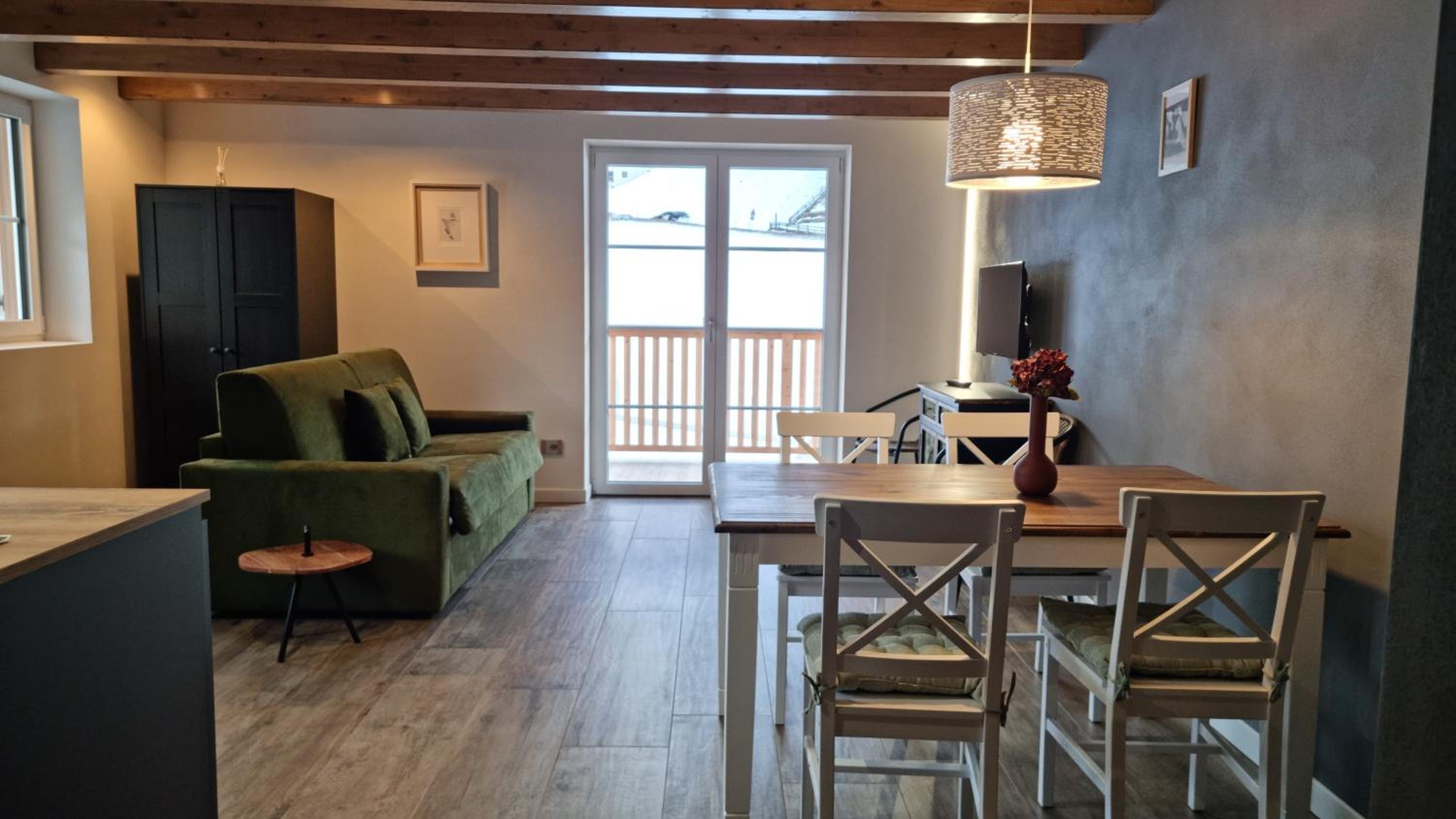 Apartment With Mountain View photo 3