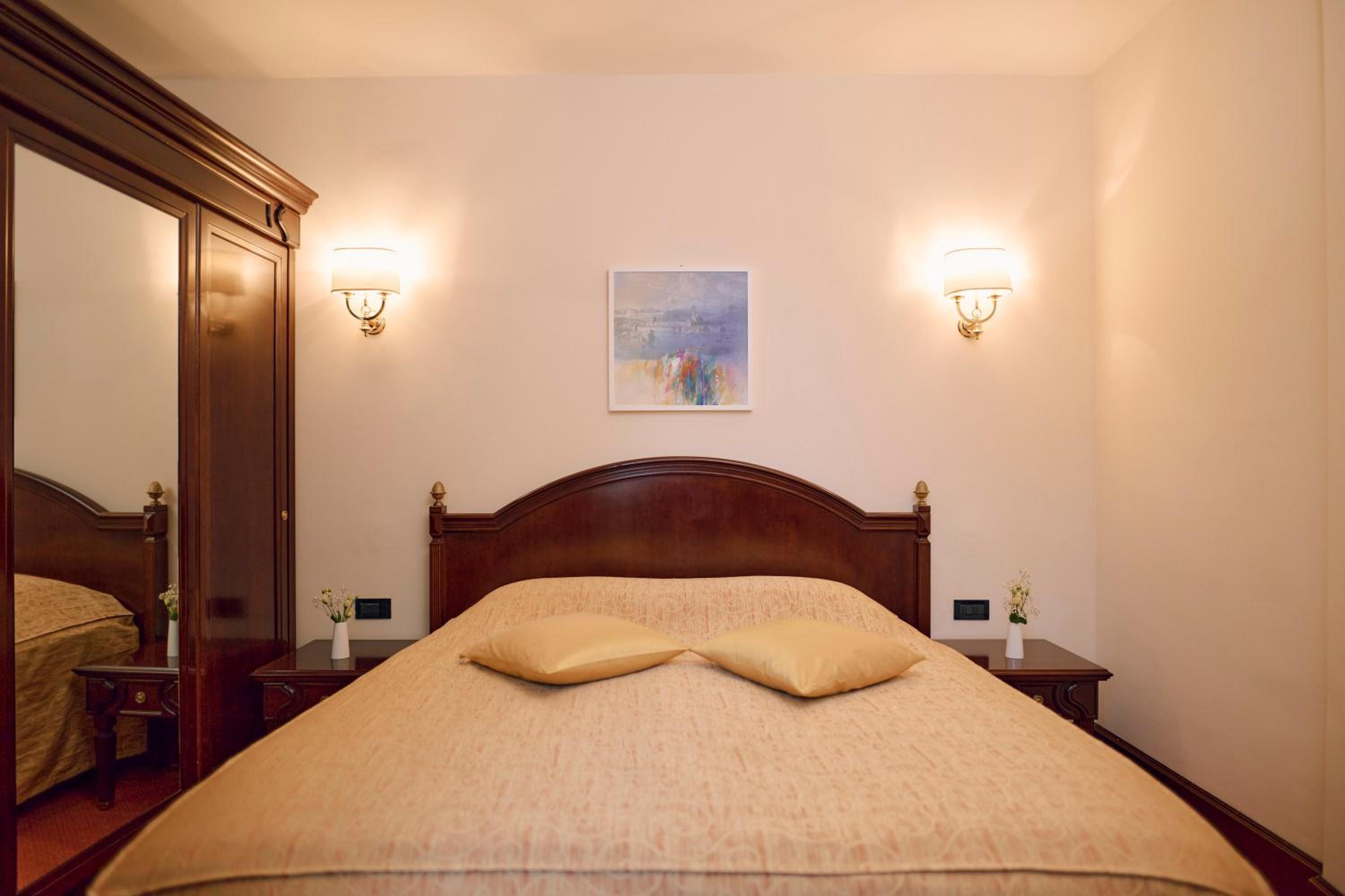 Standard Double or Twin Room - Photo 2