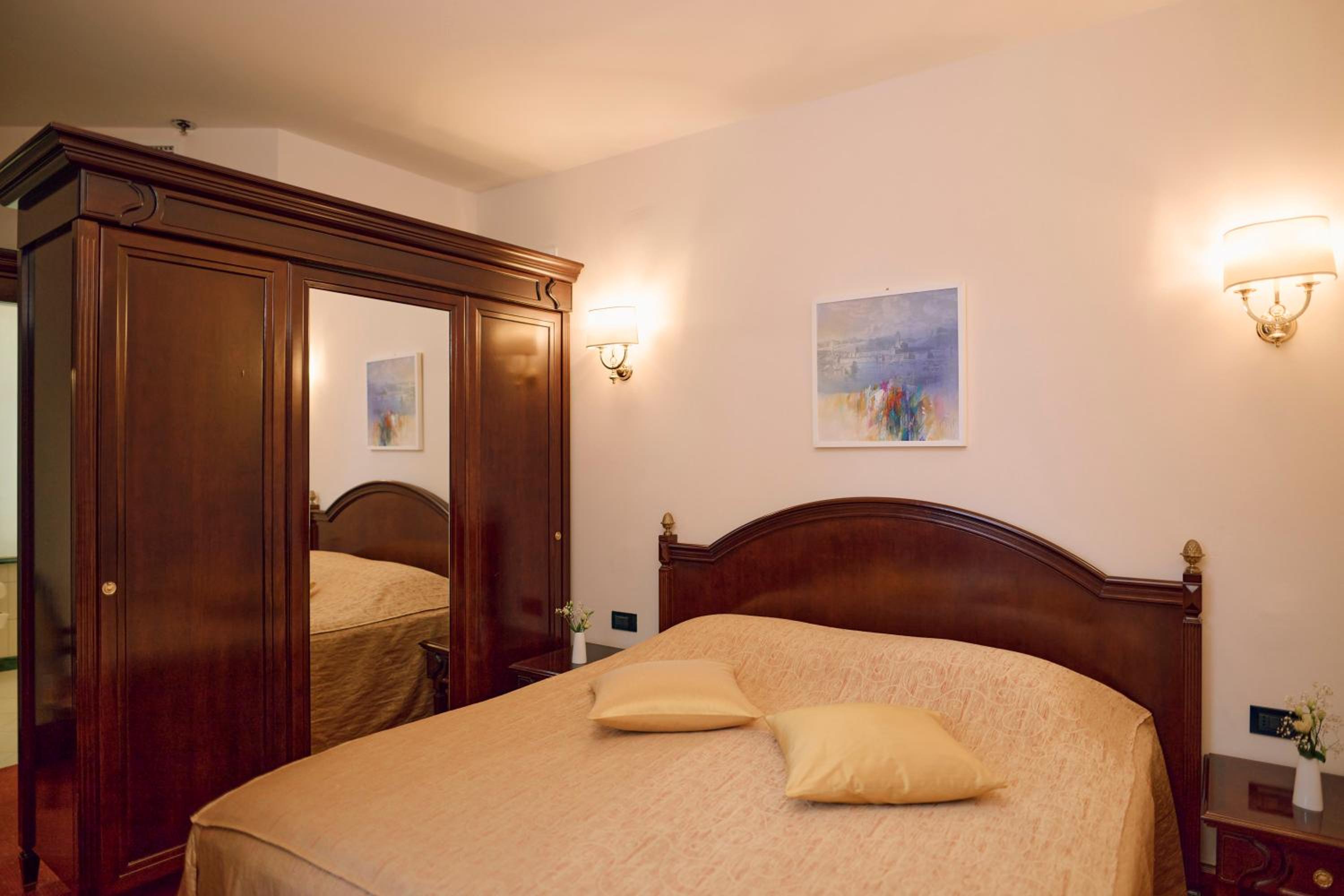 Standard Double or Twin Room - Photo 1