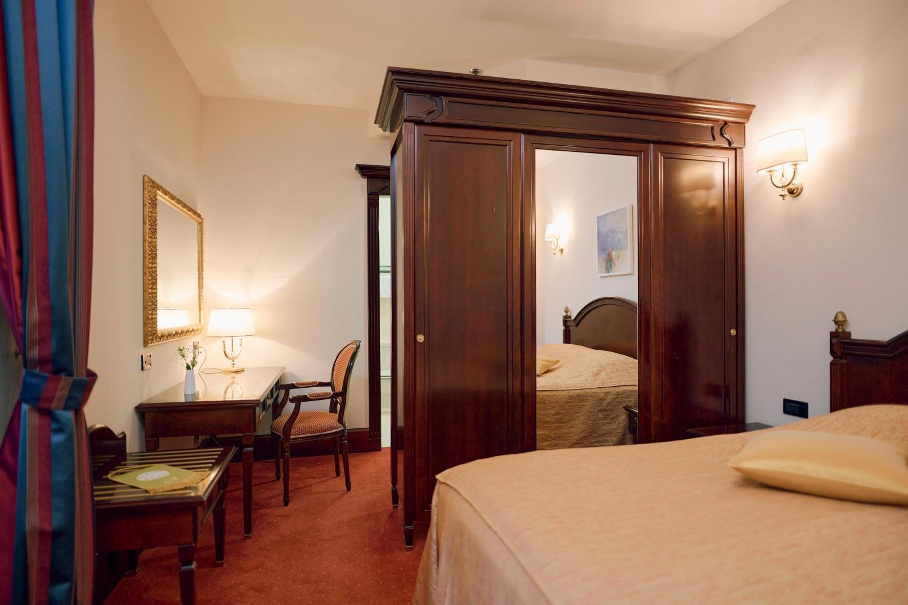 Standard Double or Twin Room - Photo 3