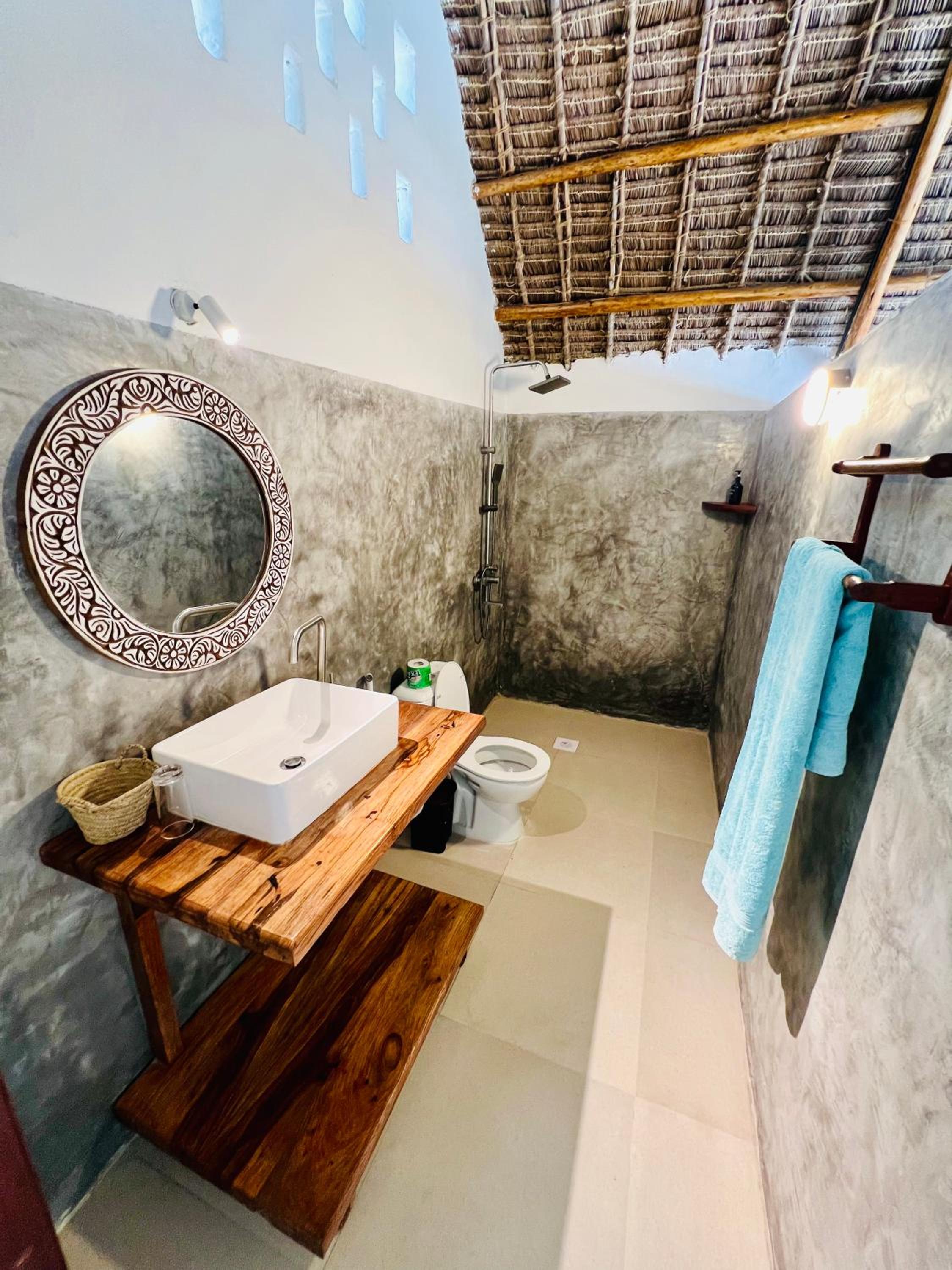 Double Room with Balcony and Sea View - Photo 7