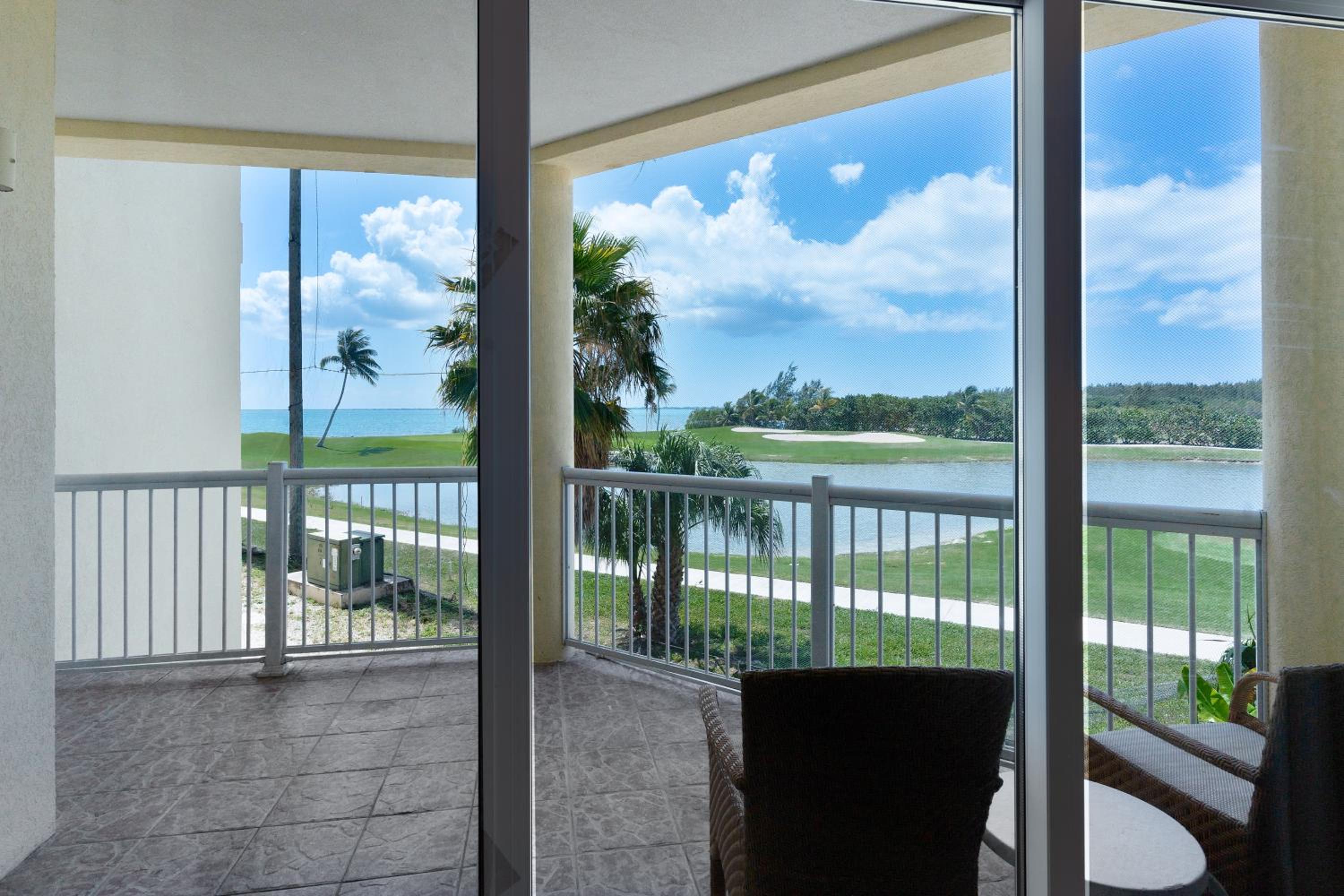 1 Bedroom King Suite - Island View photo 2