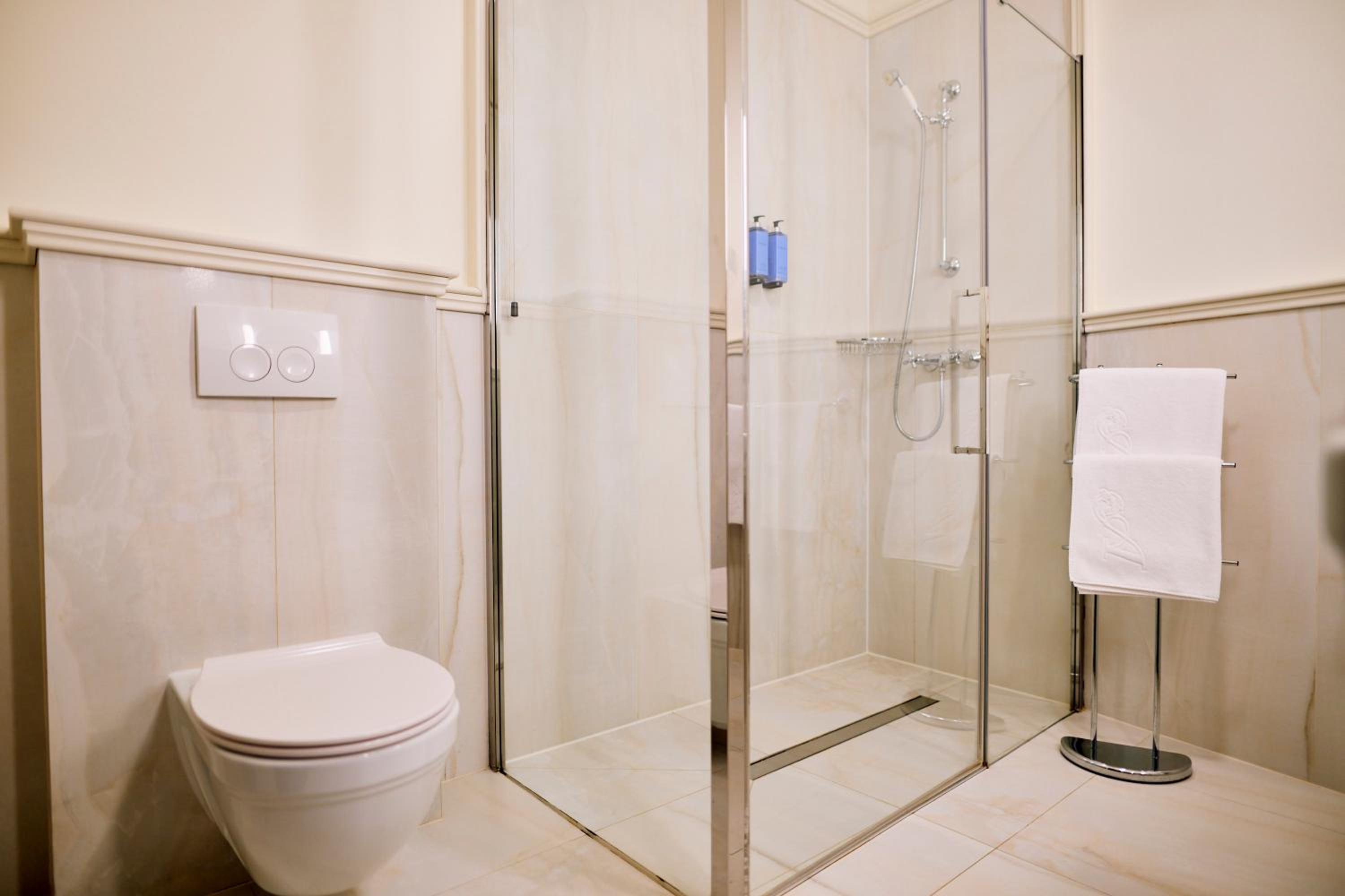 Standard Double or Twin Room - Photo 15