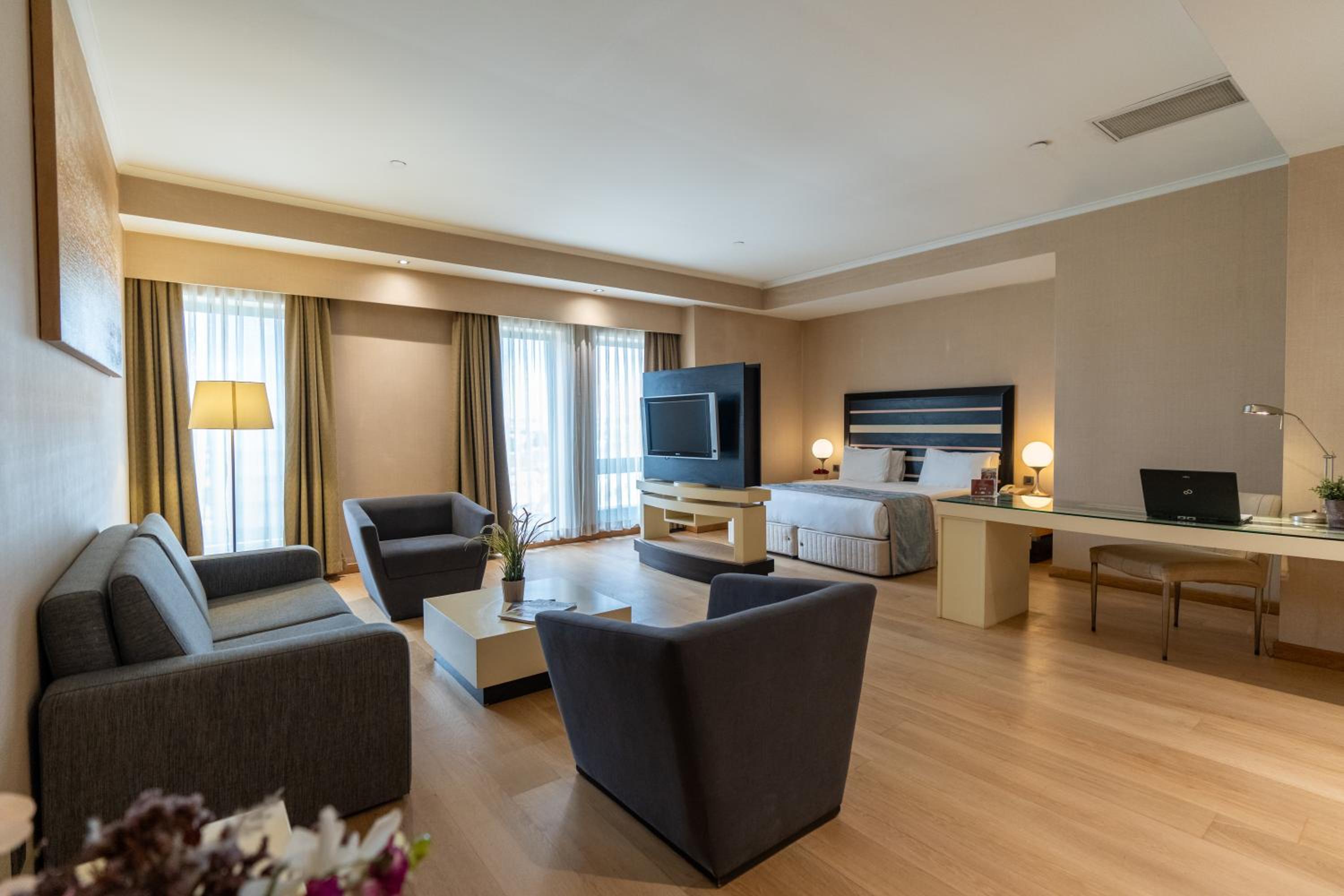 Executive Suite photo 1