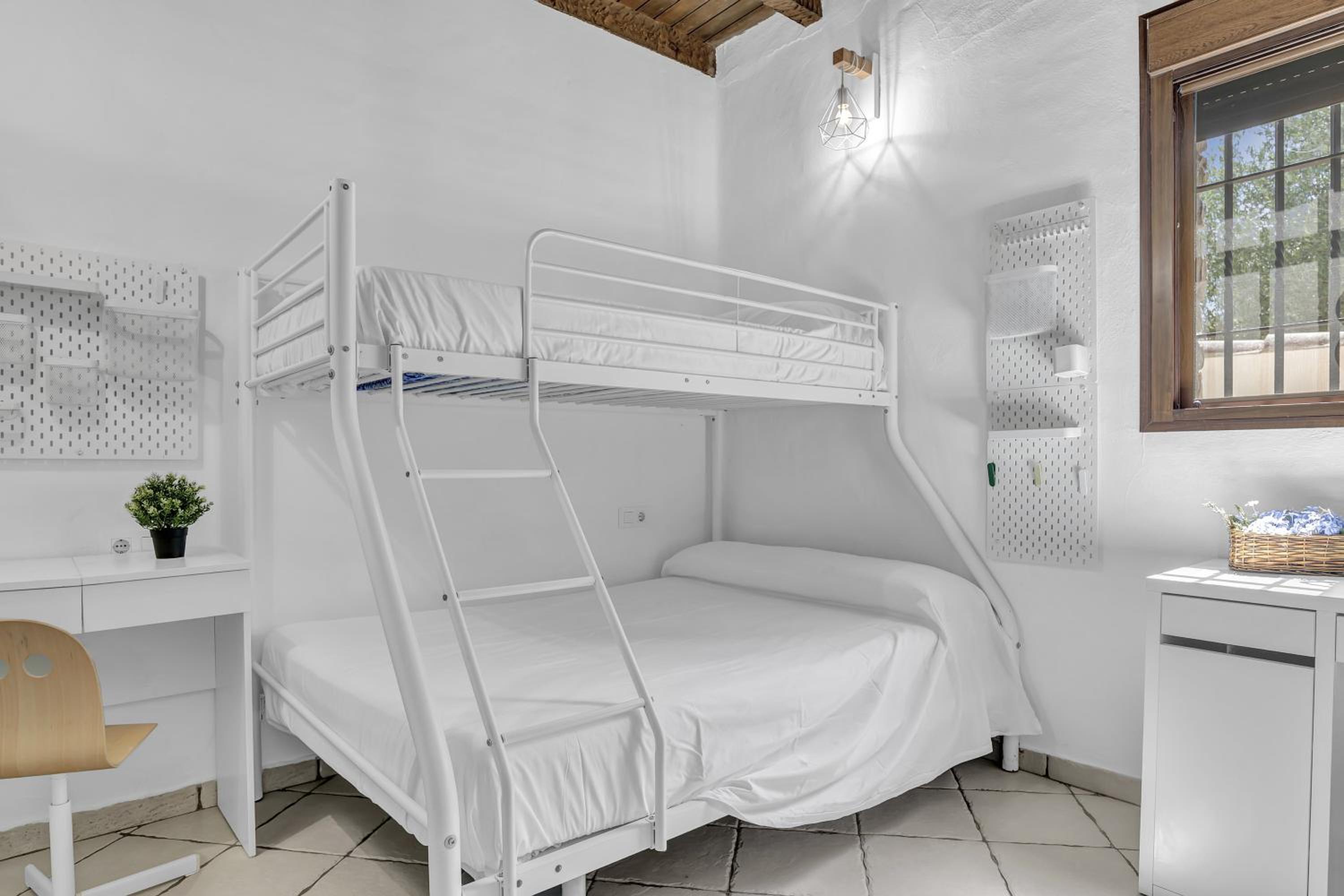Two-Bedroom Apartment with Mountain View photo 3