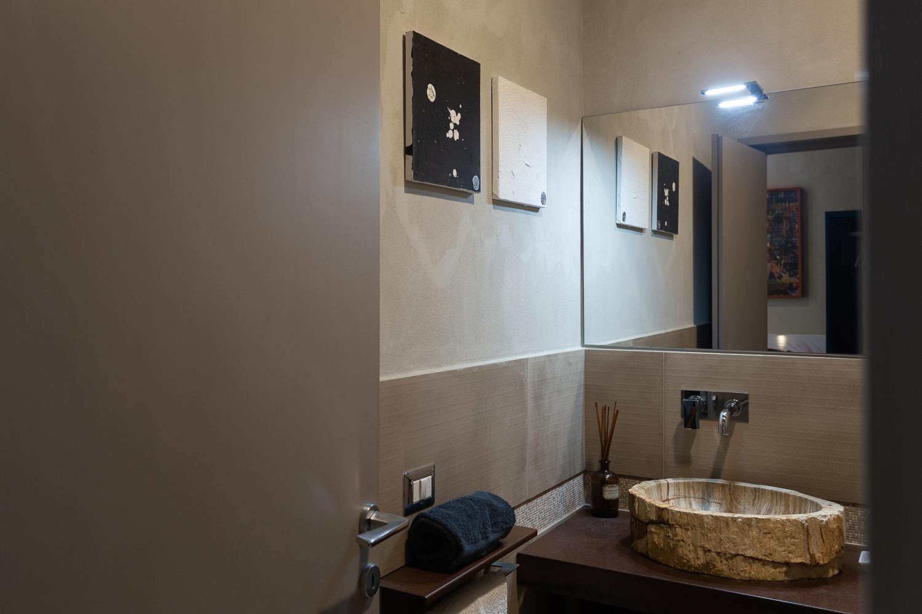 Double Room - Photo 8