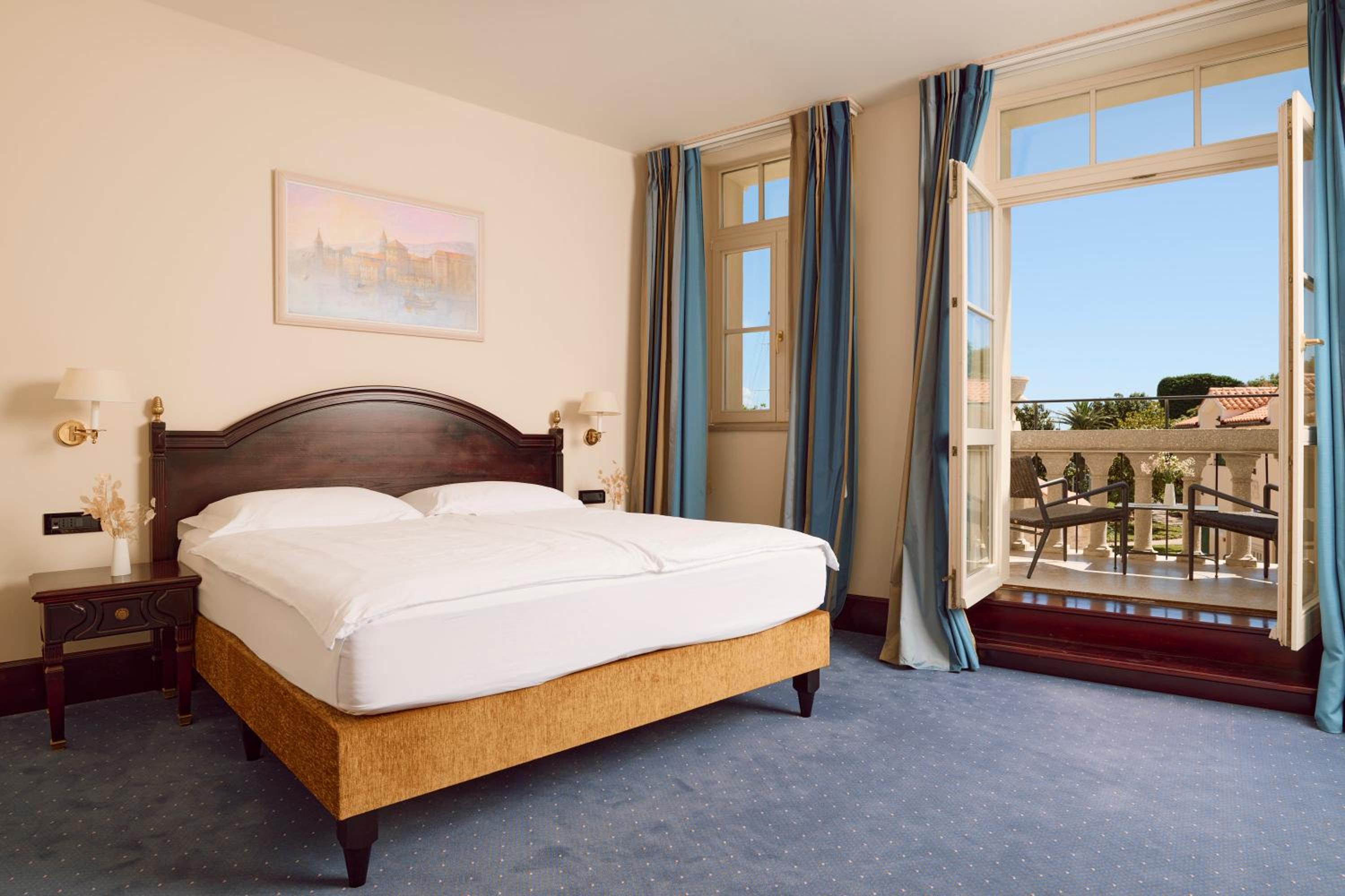 Standard Double or Twin Room - Photo 14