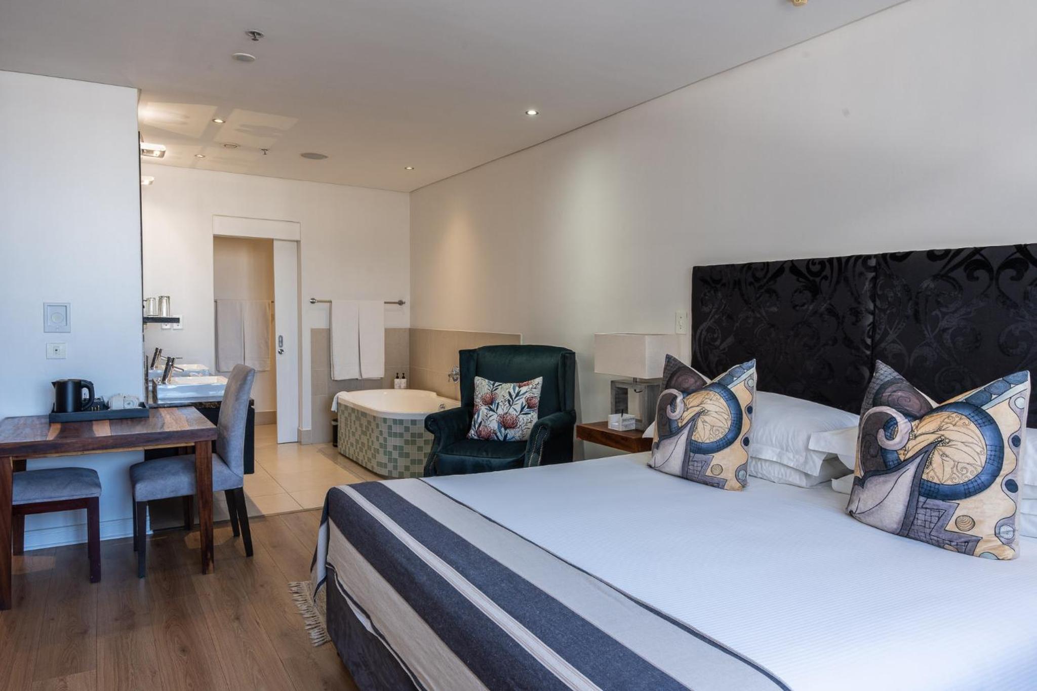 Deluxe Room - Photo 6