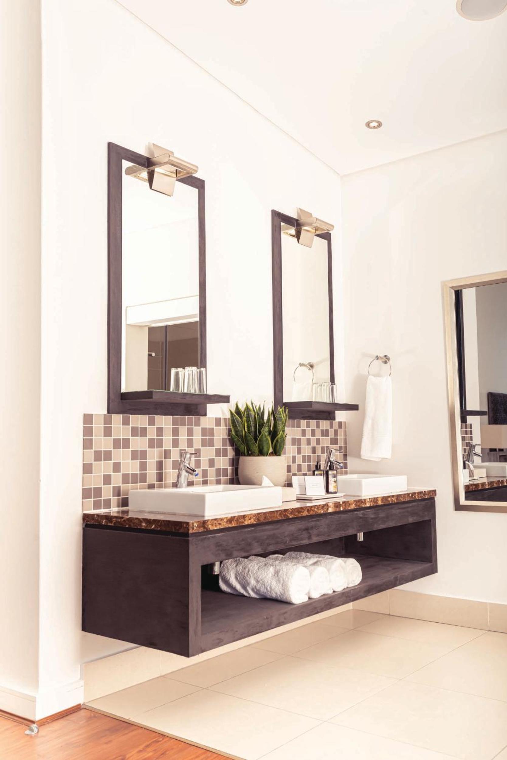 King Suite - Photo 3