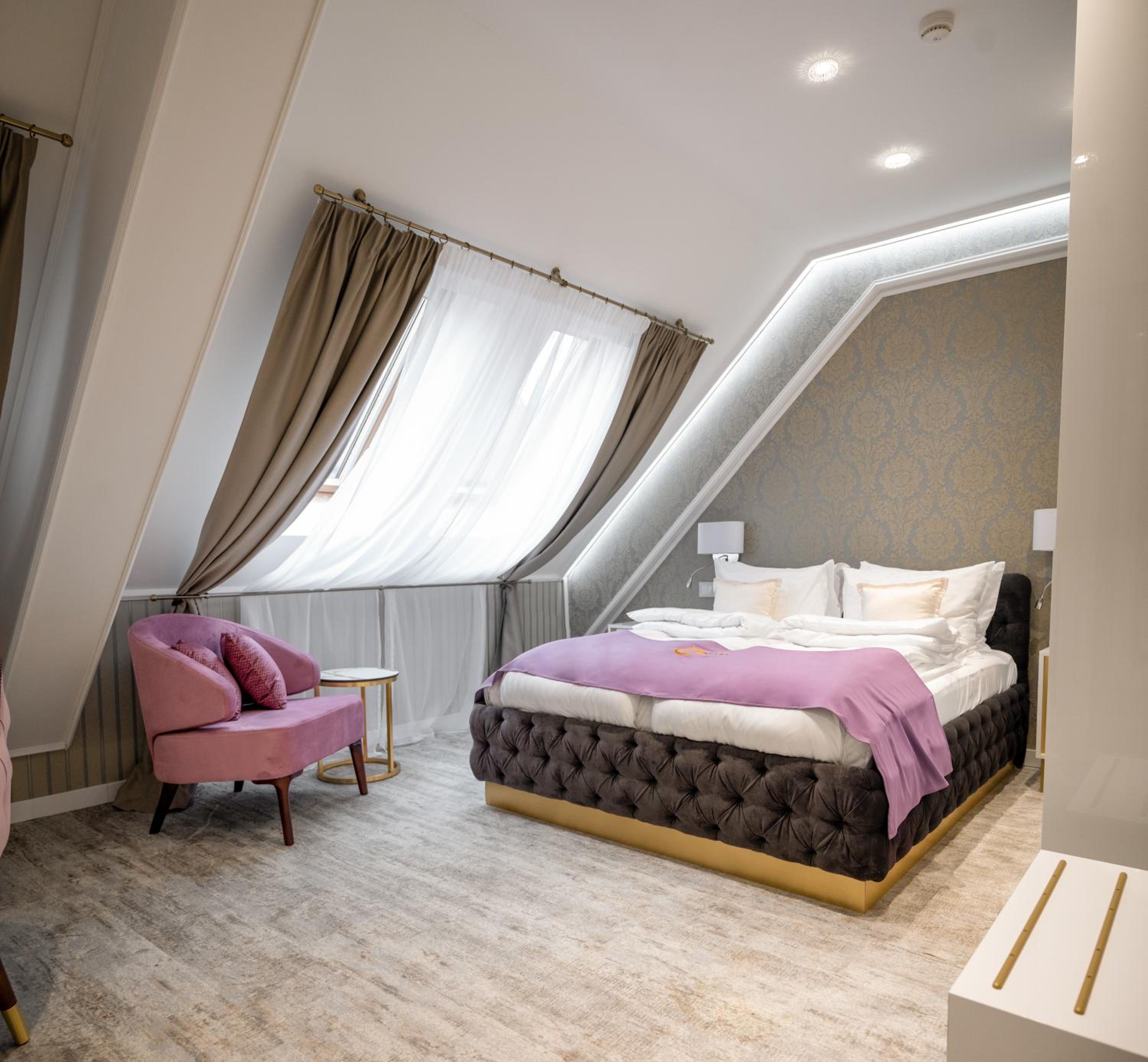 Large Double or Twin Room photo 2