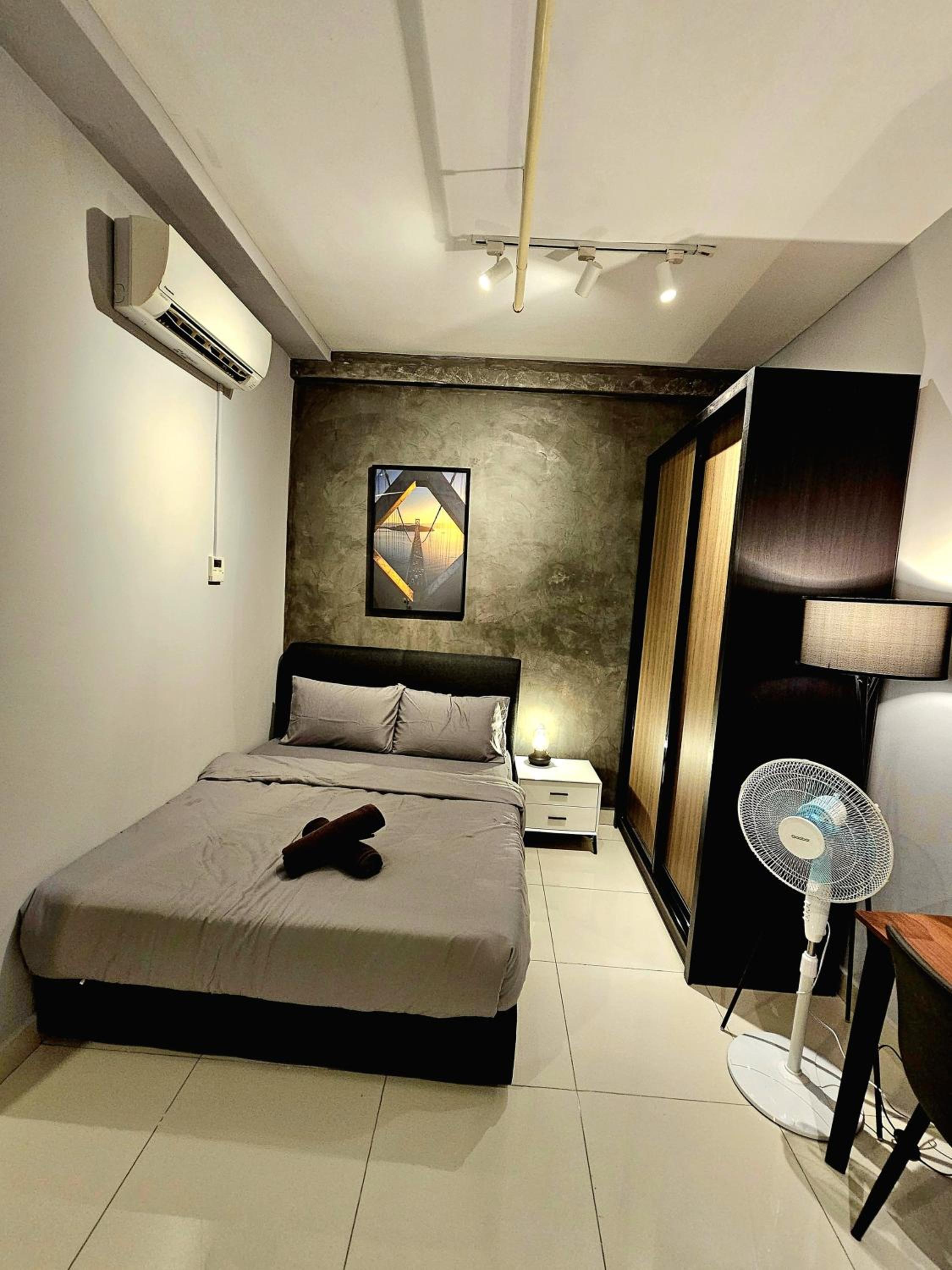 One-Bedroom Apartment photo 2