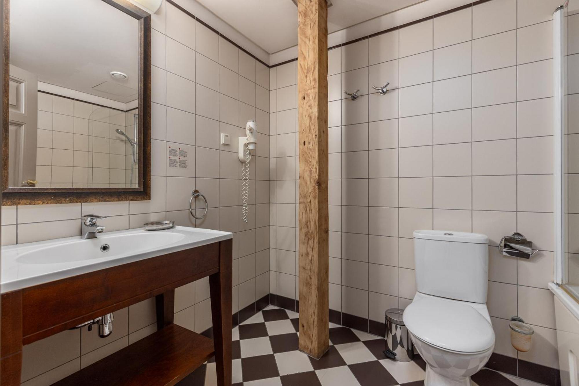 Attic Double Room with Small window photo 3