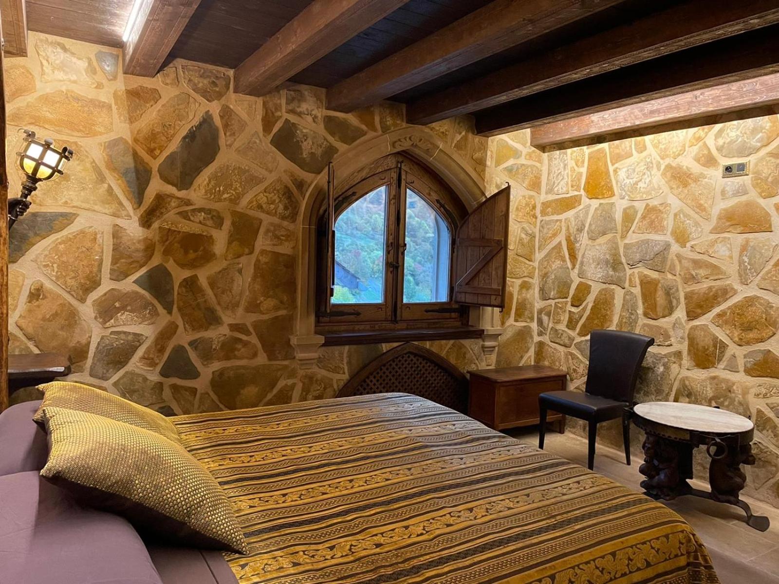 Deluxe King Room - Photo 5