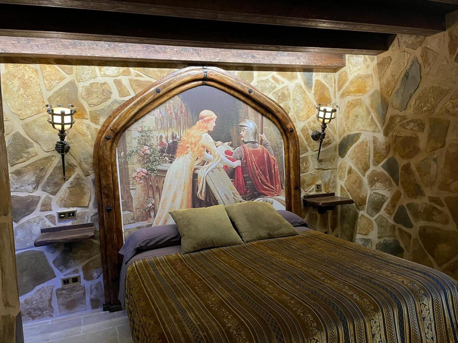 Deluxe King Room - Photo 4