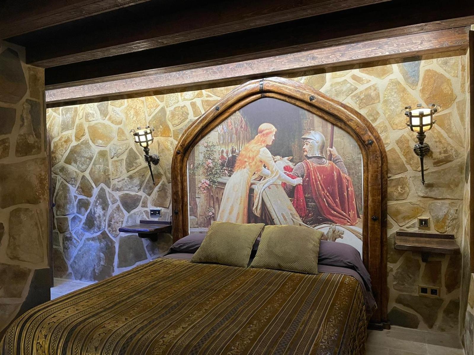 Deluxe King Room - Photo 6
