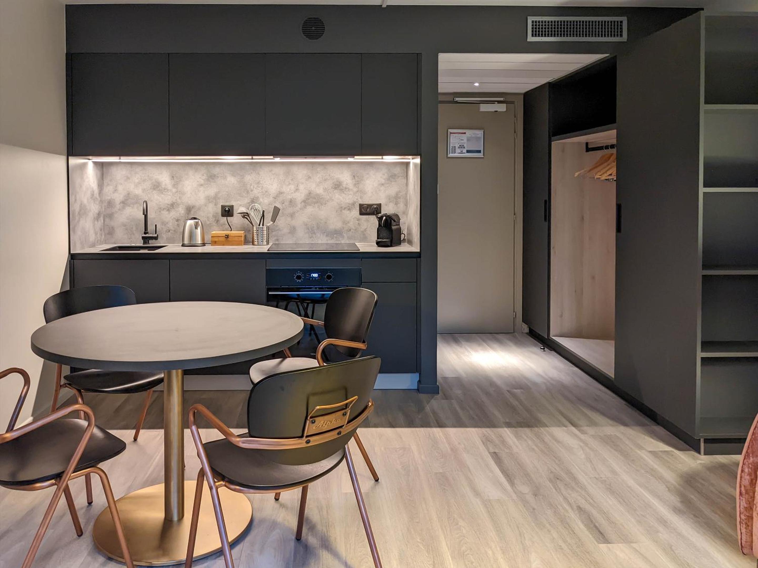 Suite Apartment - Photo 3