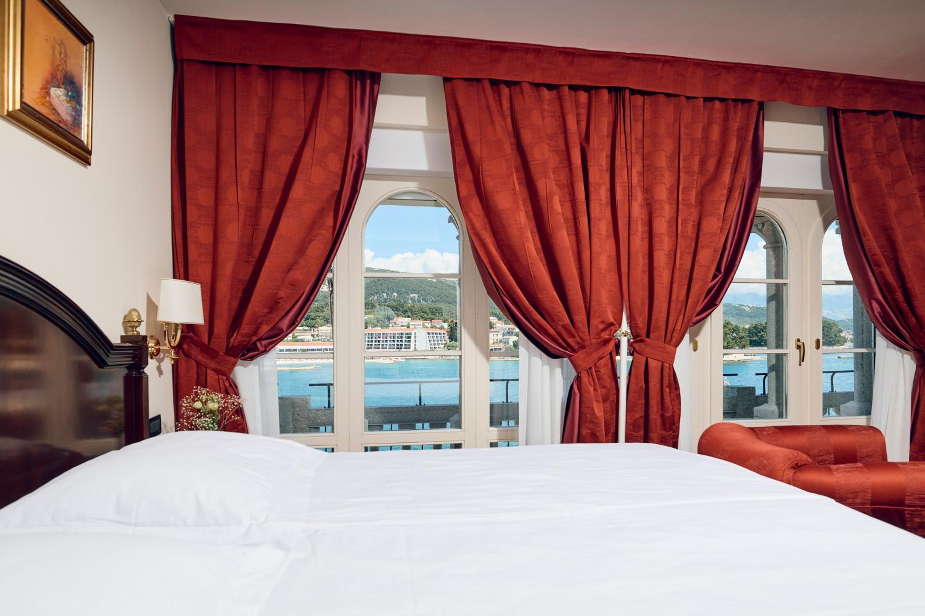  Deluxe Double Room with Sea View and Balcony - Photo 9