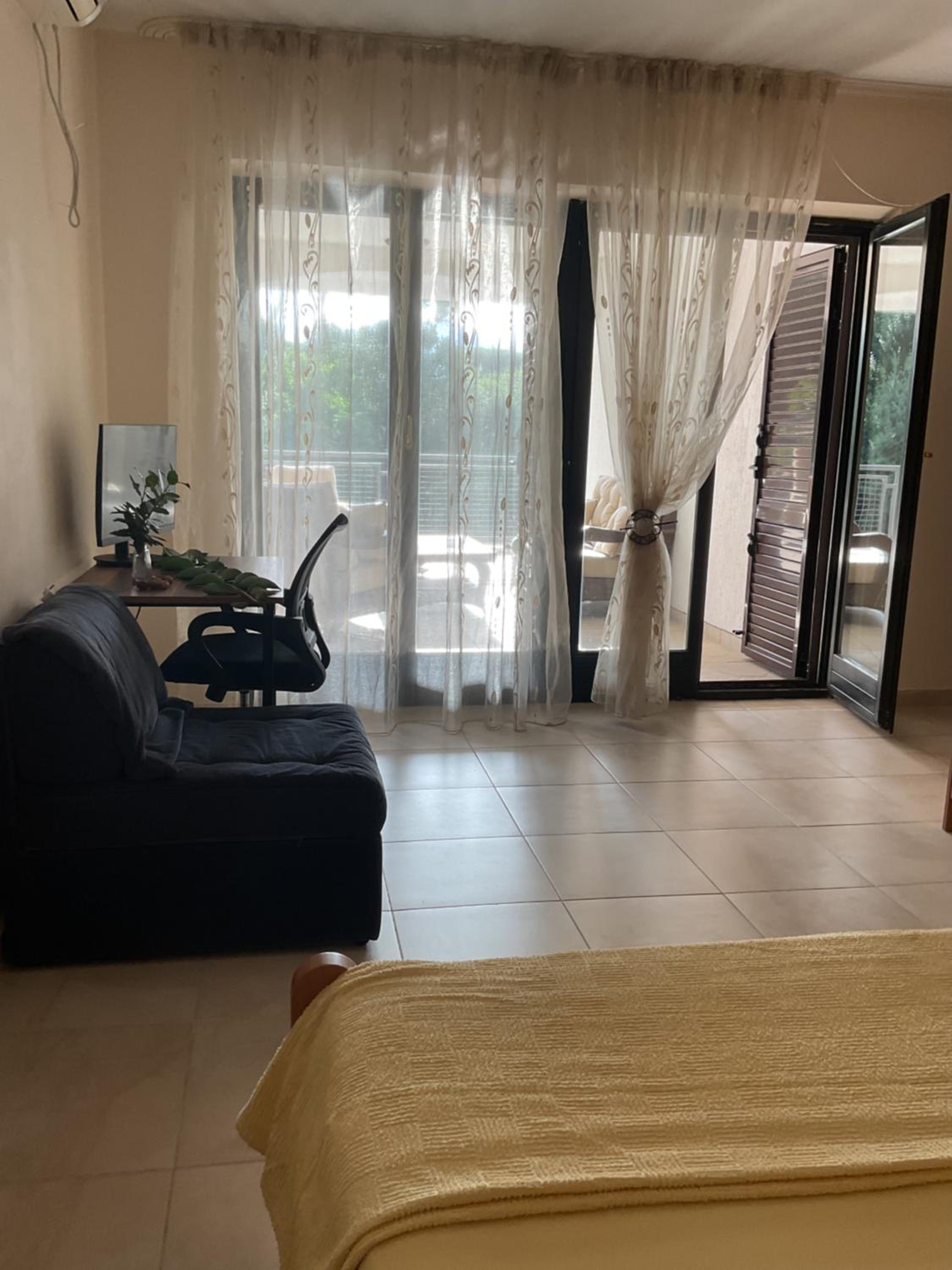 Apartment with Garden View