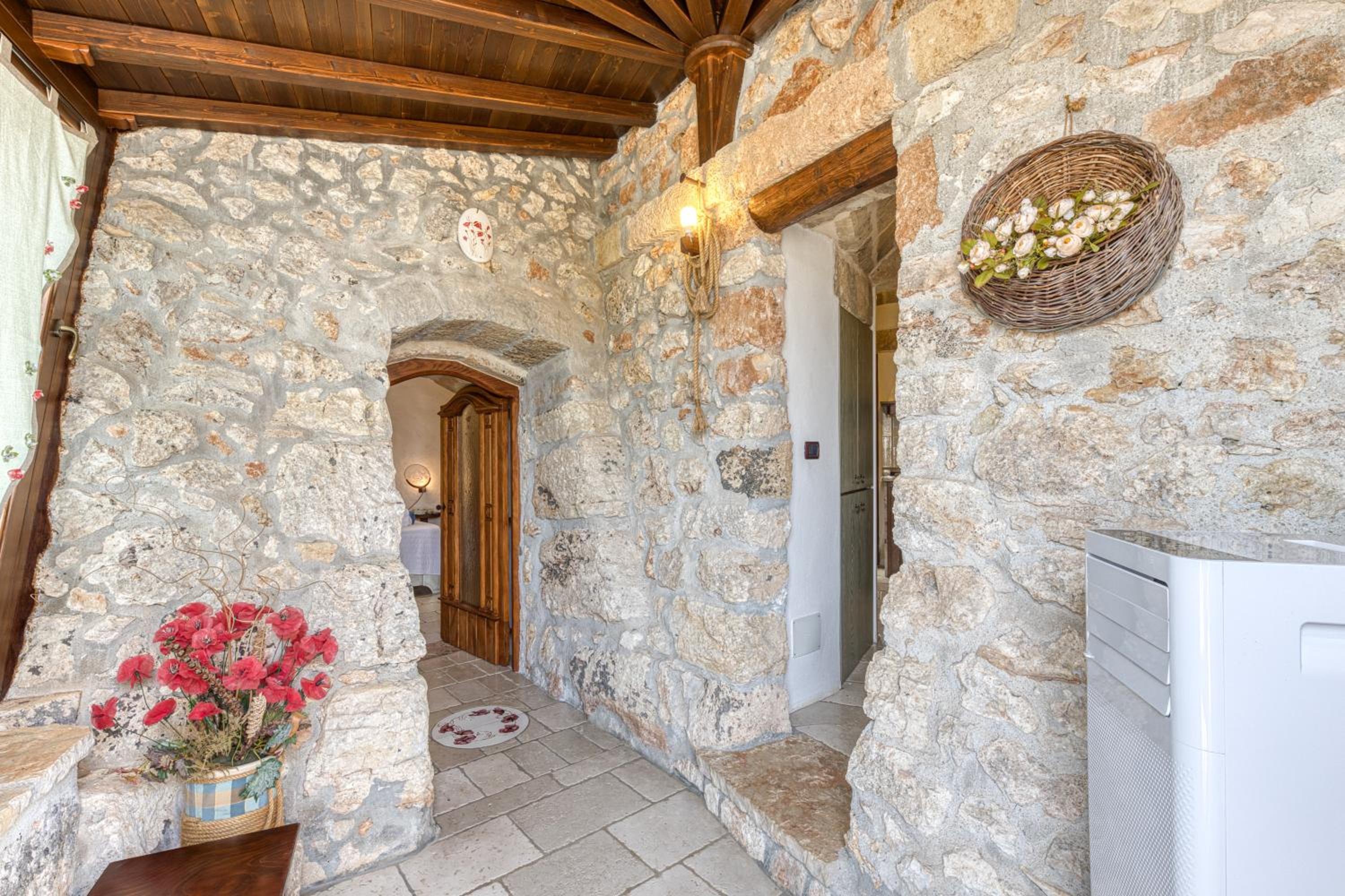 One-Bedroom House photo 1