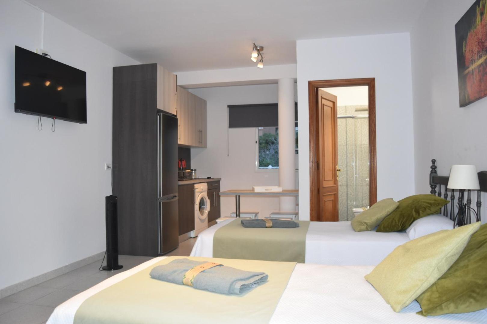 Apartment with Terrace - Photo 4