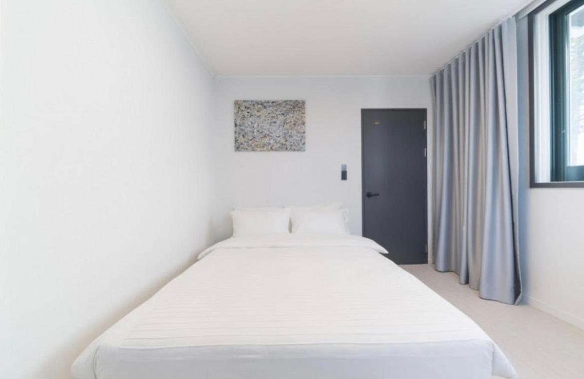 Two-Bedroom Suite - Photo 3