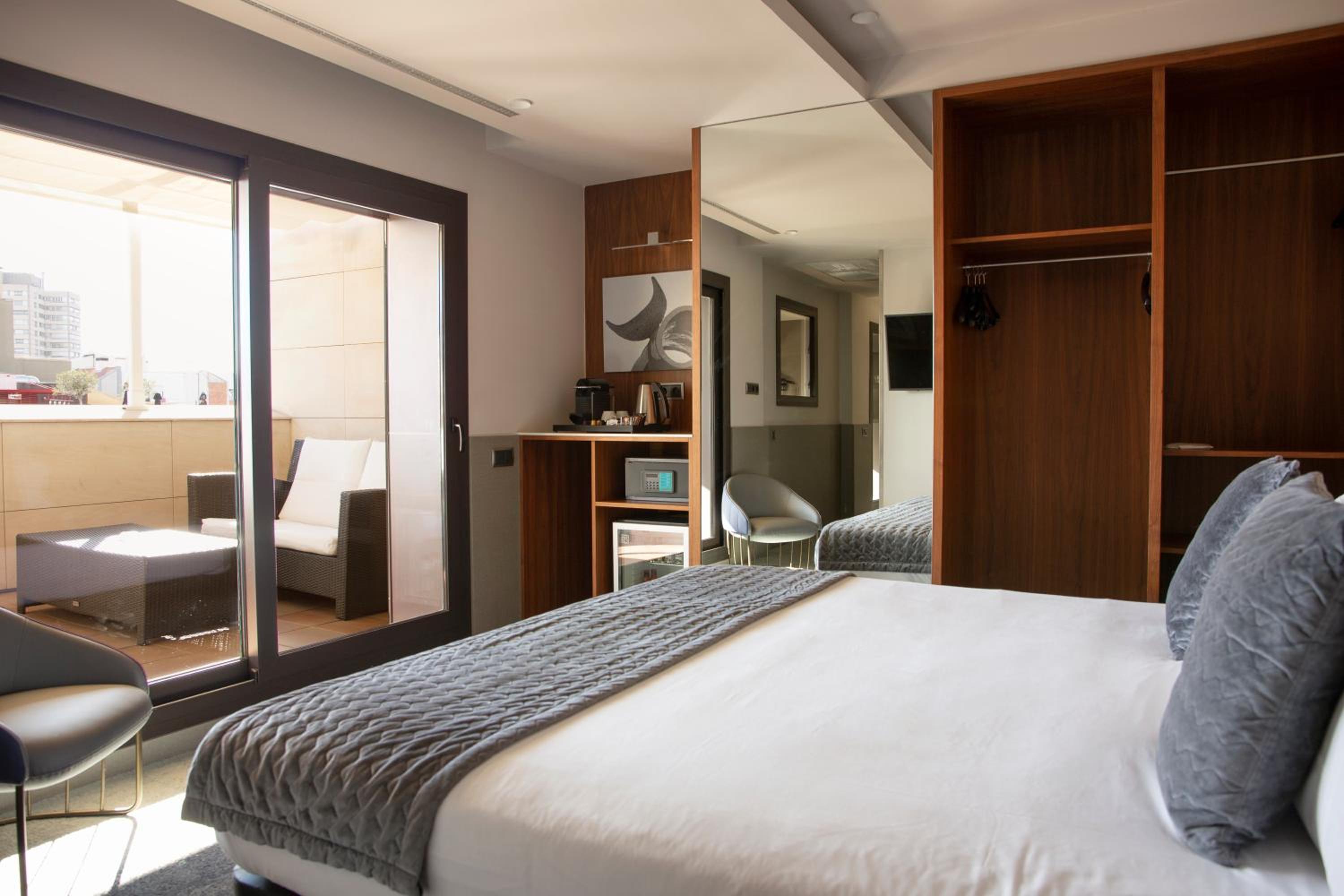 Superior King Suite photo 3