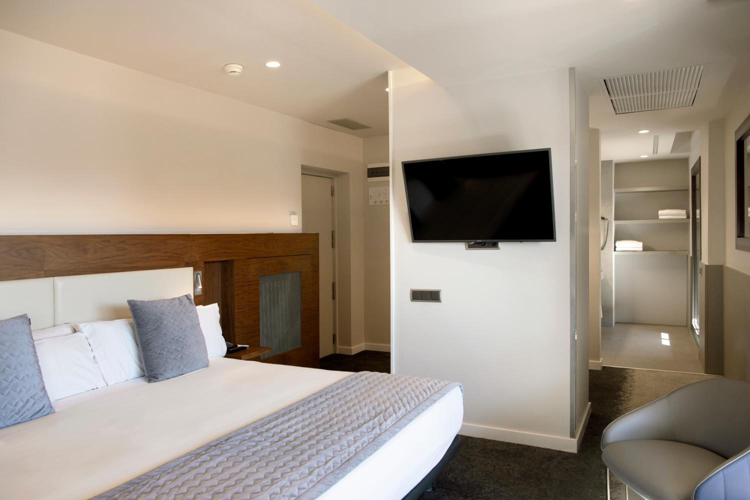 Superior King Suite photo 2