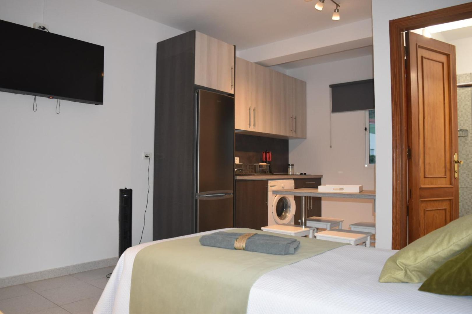 Apartment with Terrace - Photo 11