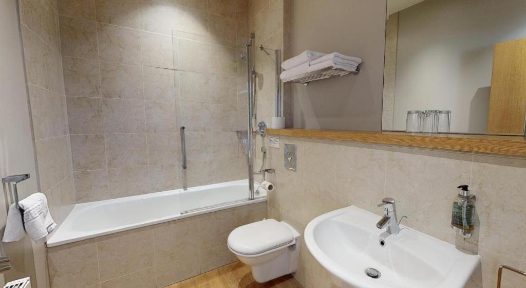 Double Room with Private Bathroom - Photo 6