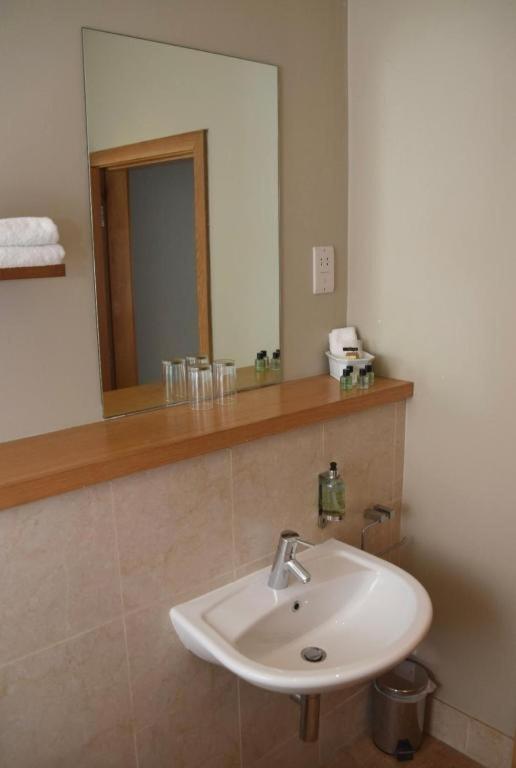 Double Room with Private Bathroom - Photo 7