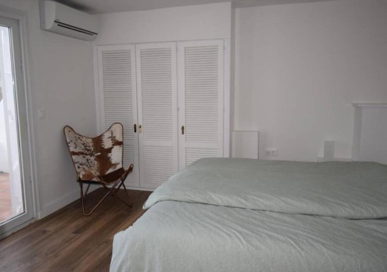 Three-Bedroom Apartment photo 2