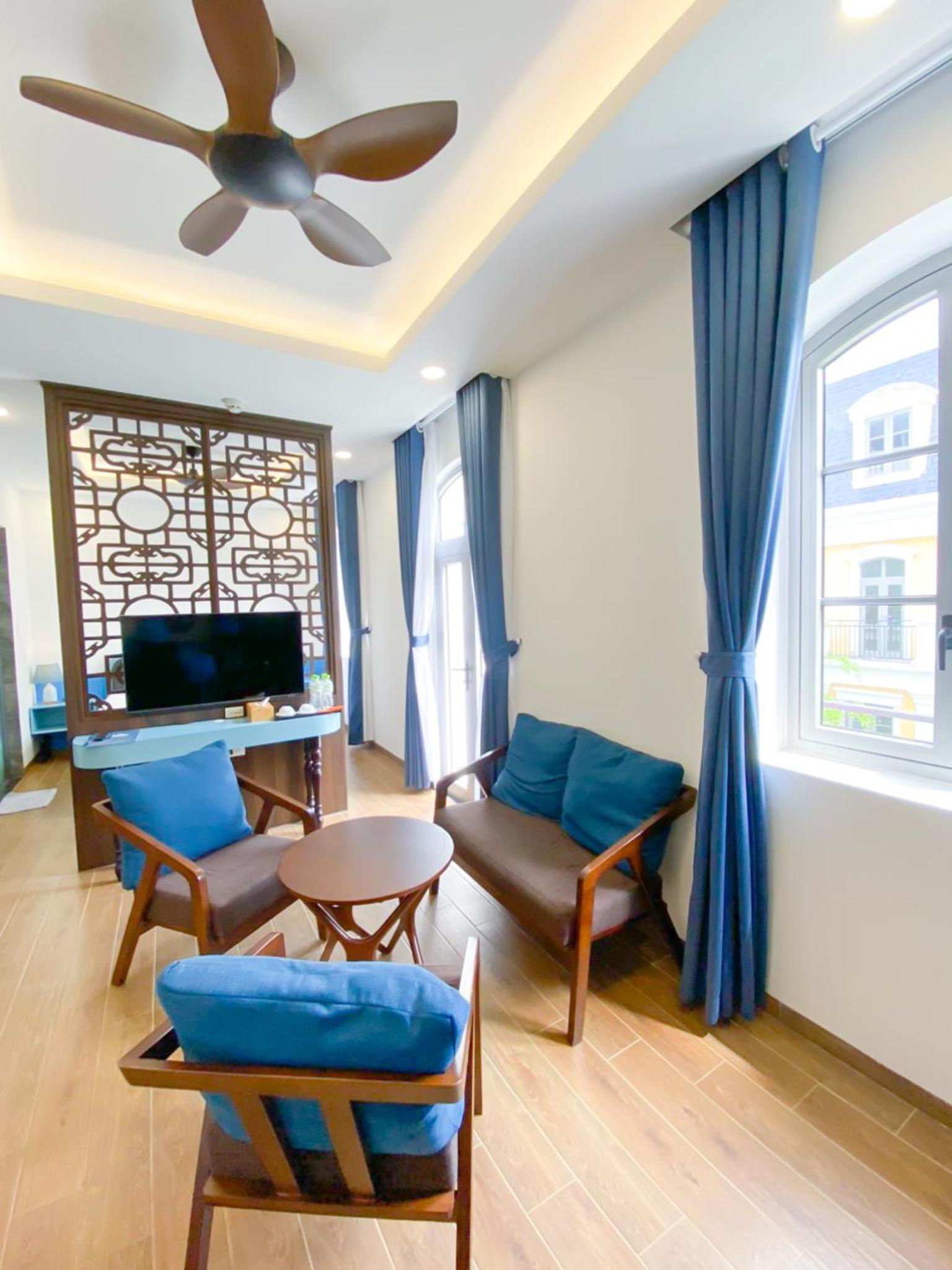 Family Room - Photo 3