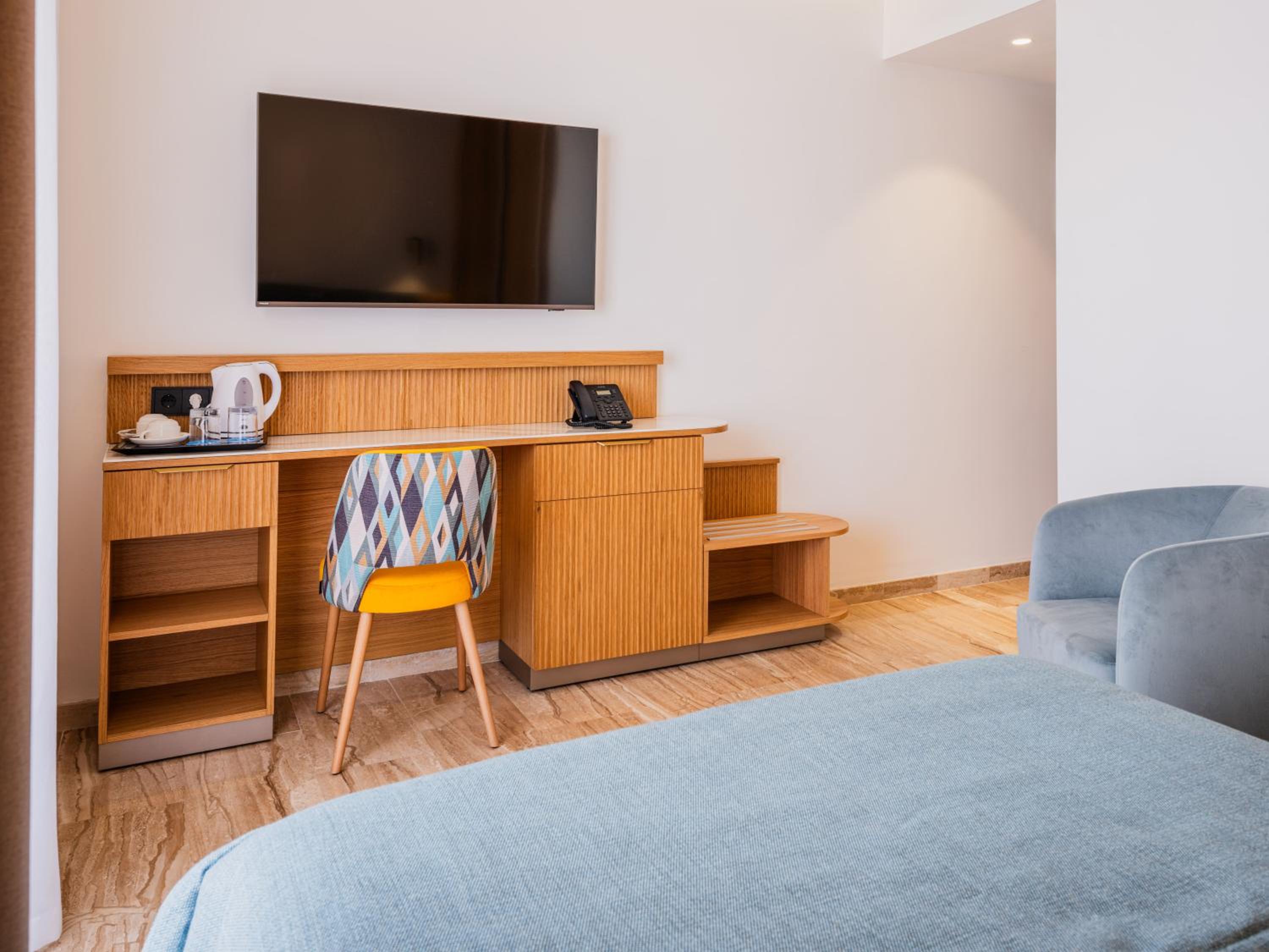 Double Room With Side Sea View (2 Adults) photo 2
