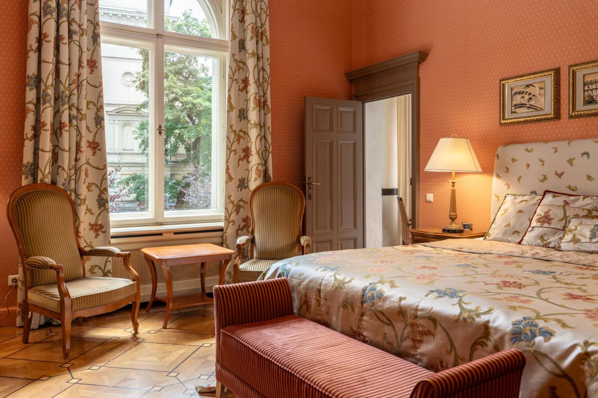 Emilija Benjamina Suite