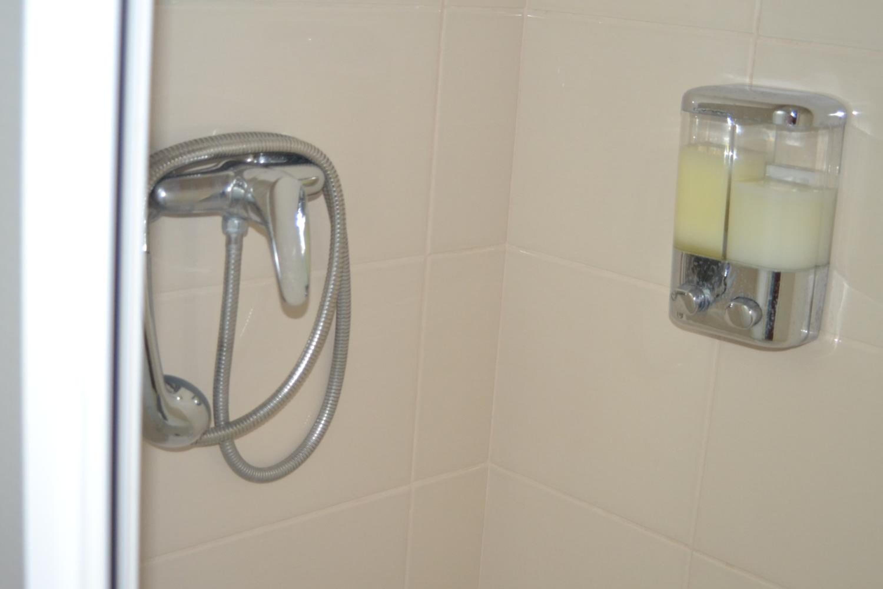 Standard Single Room with Shared Bathroom photo 3