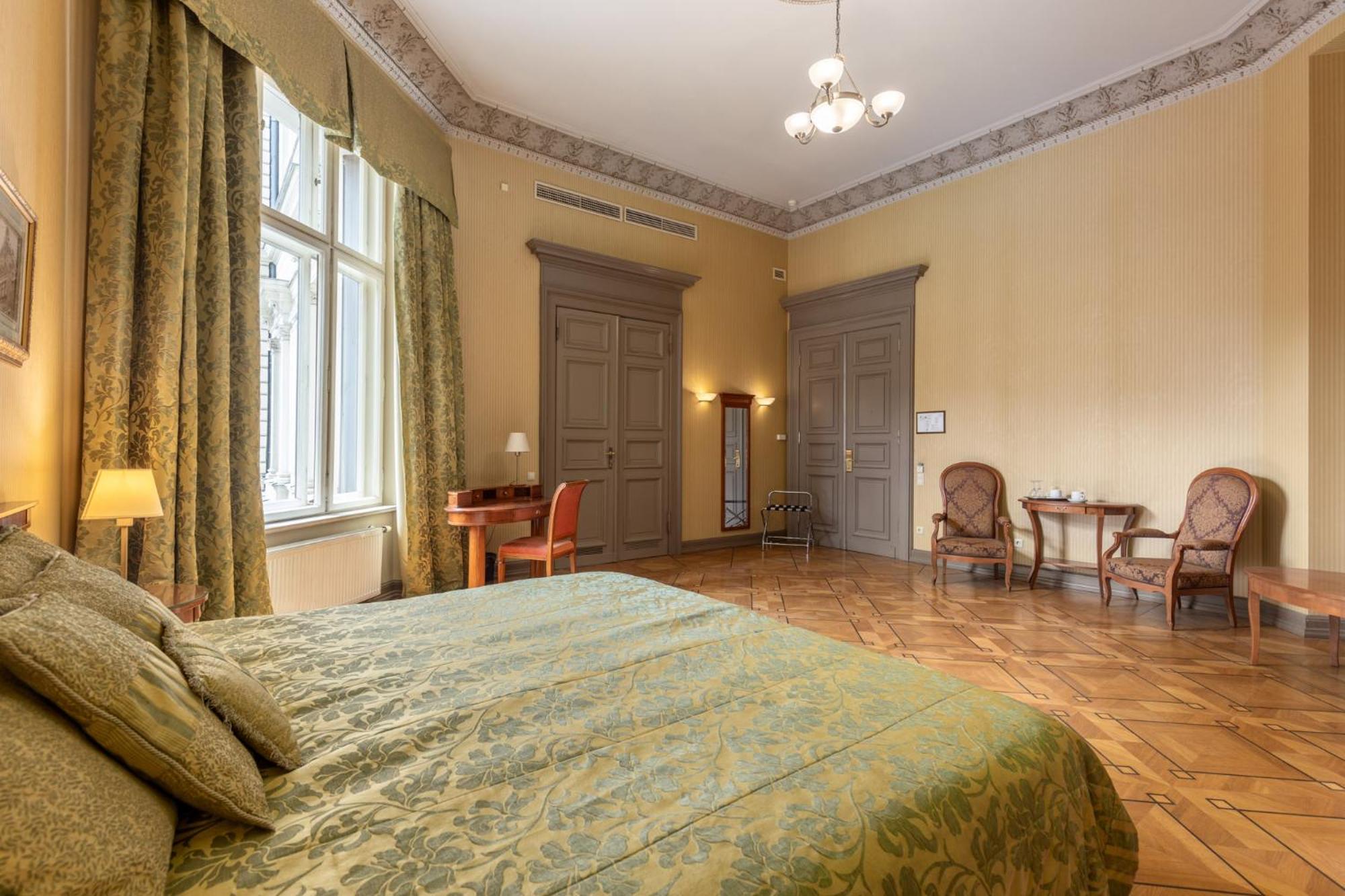 Deluxe Double Room with Garden View photo 3
