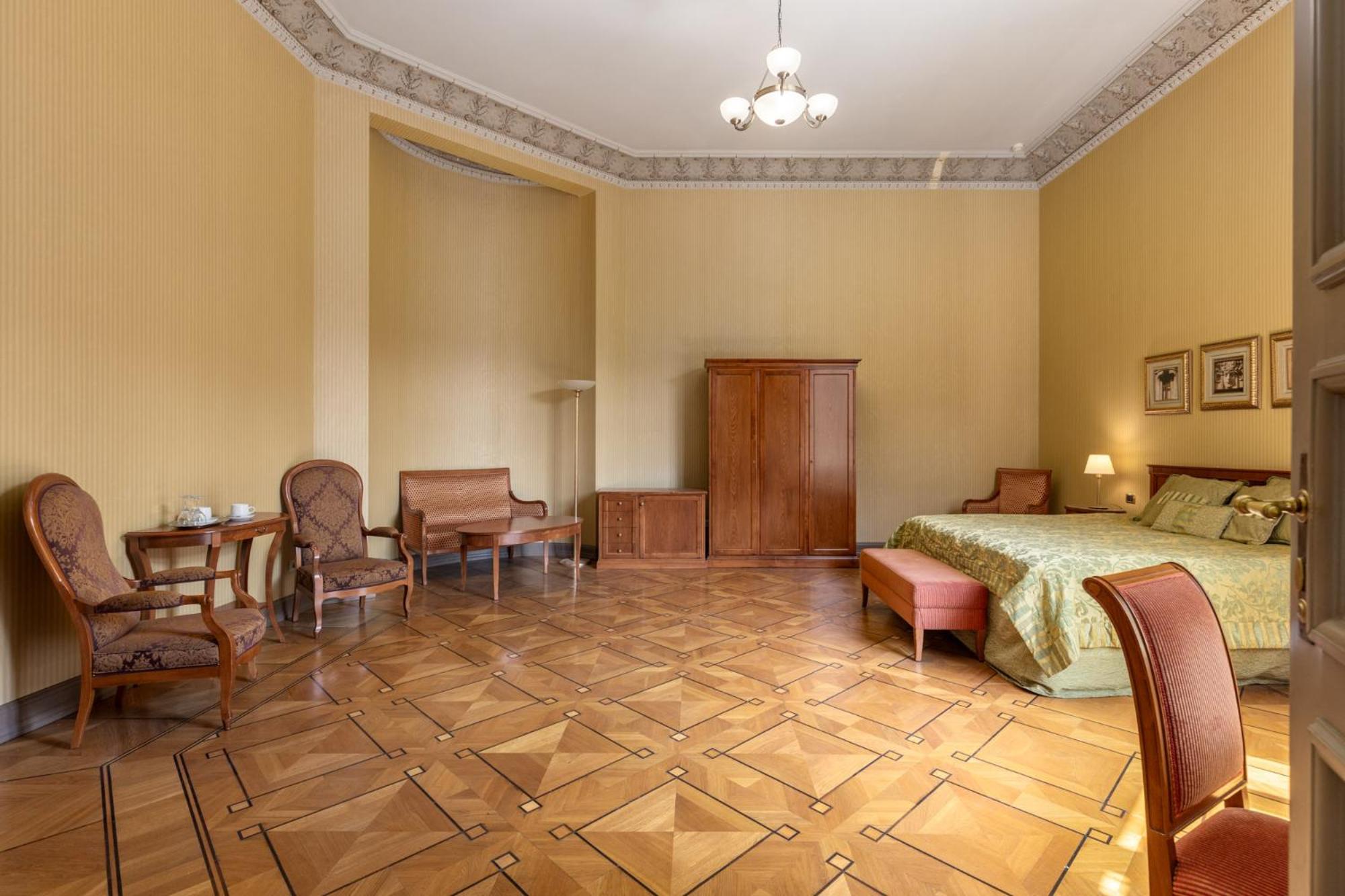Deluxe Double Room with Garden View photo 2