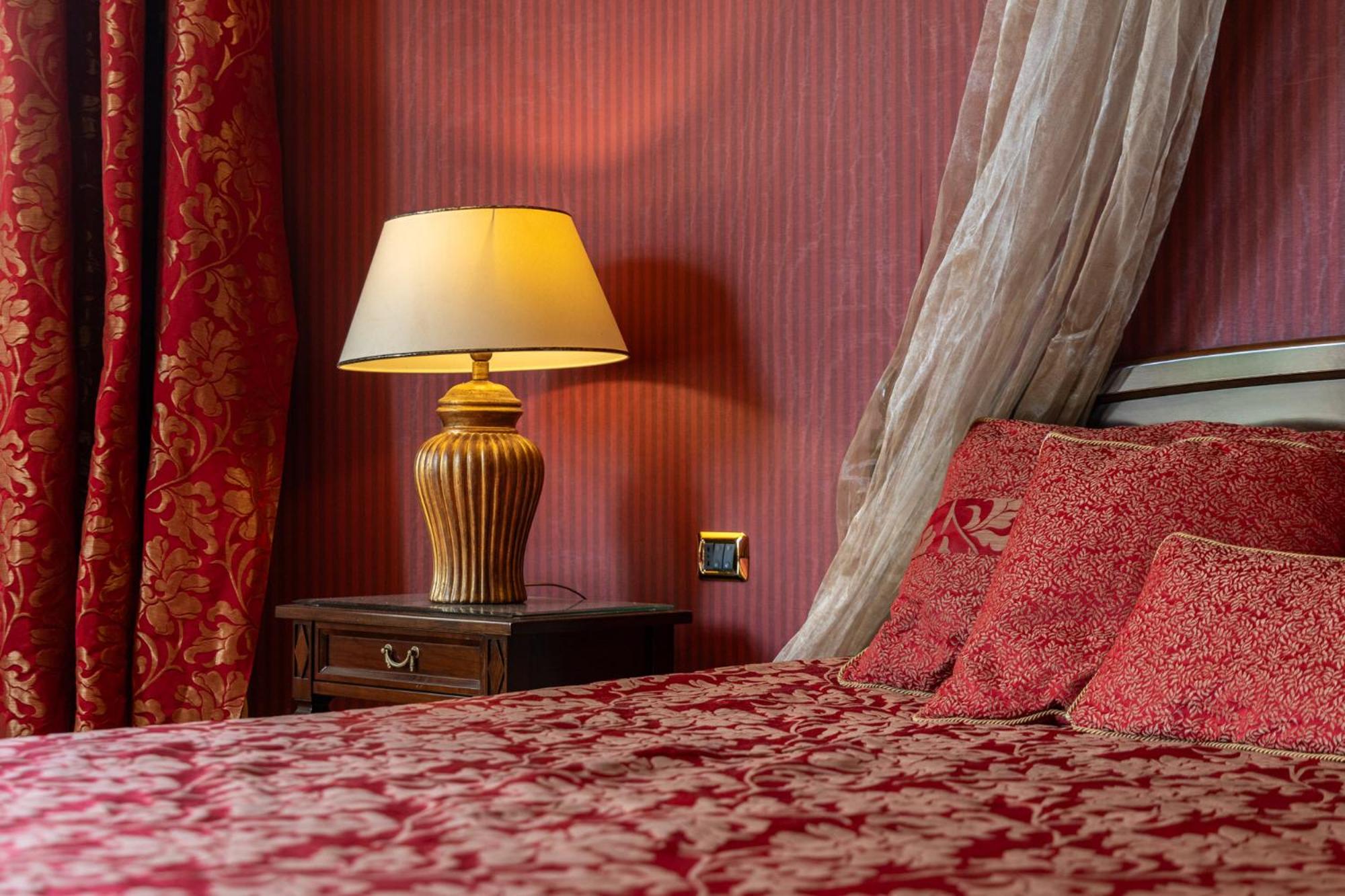 Deluxe King Room photo 2
