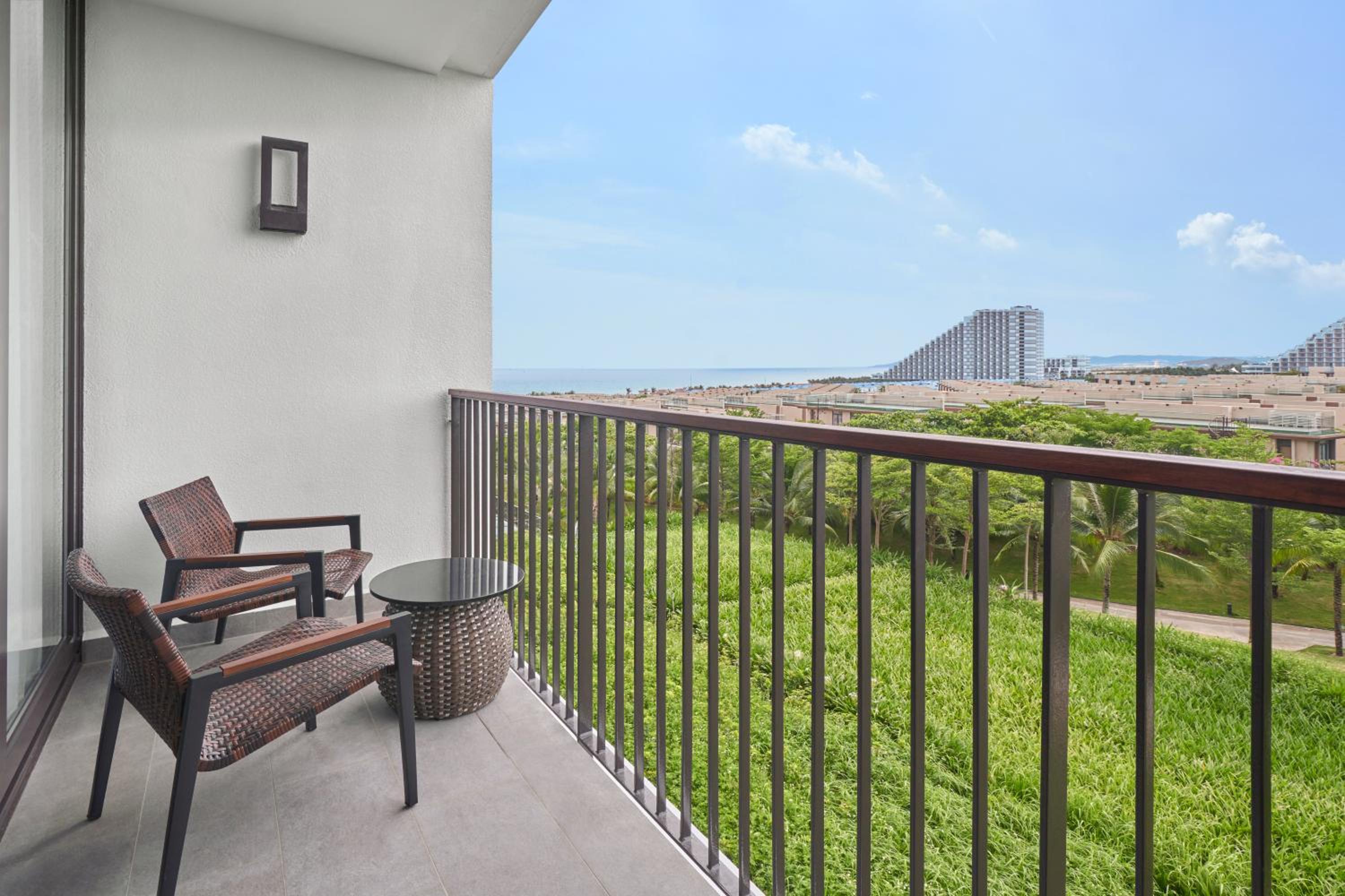 Deluxe Garden view with Two Double Beds and Balcony - Photo 4