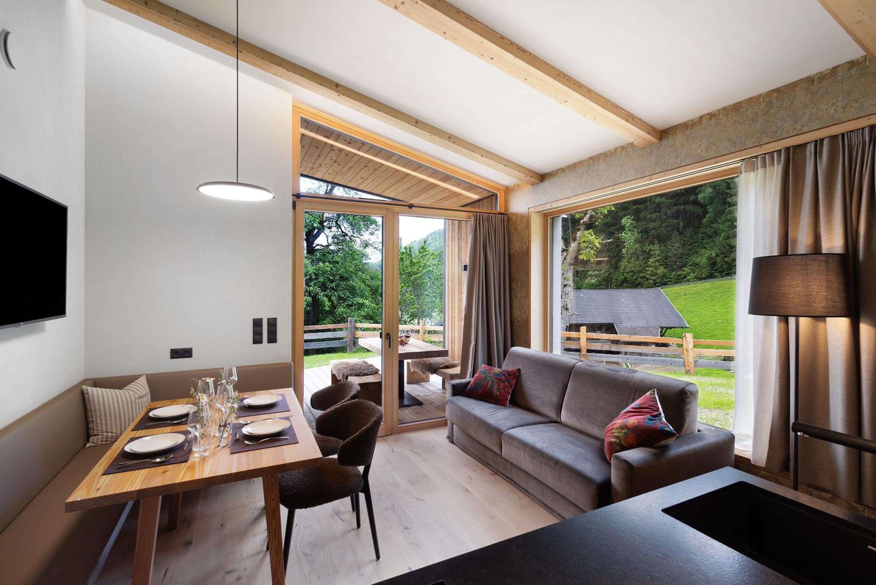 Two-Bedroom Deluxe Apartment with Garden View photo 1