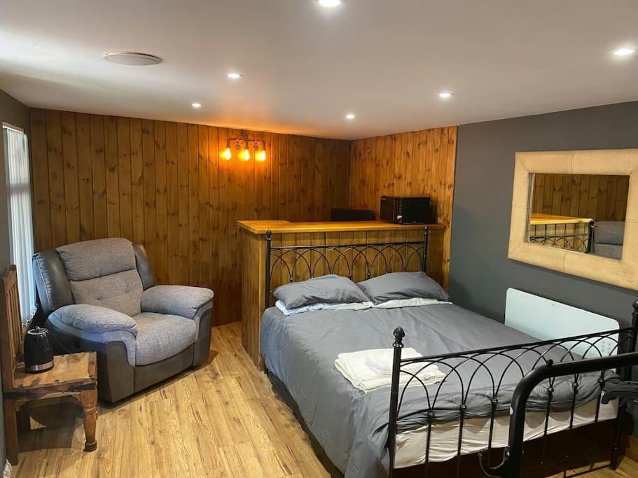 One-Bedroom Apartment photo 1