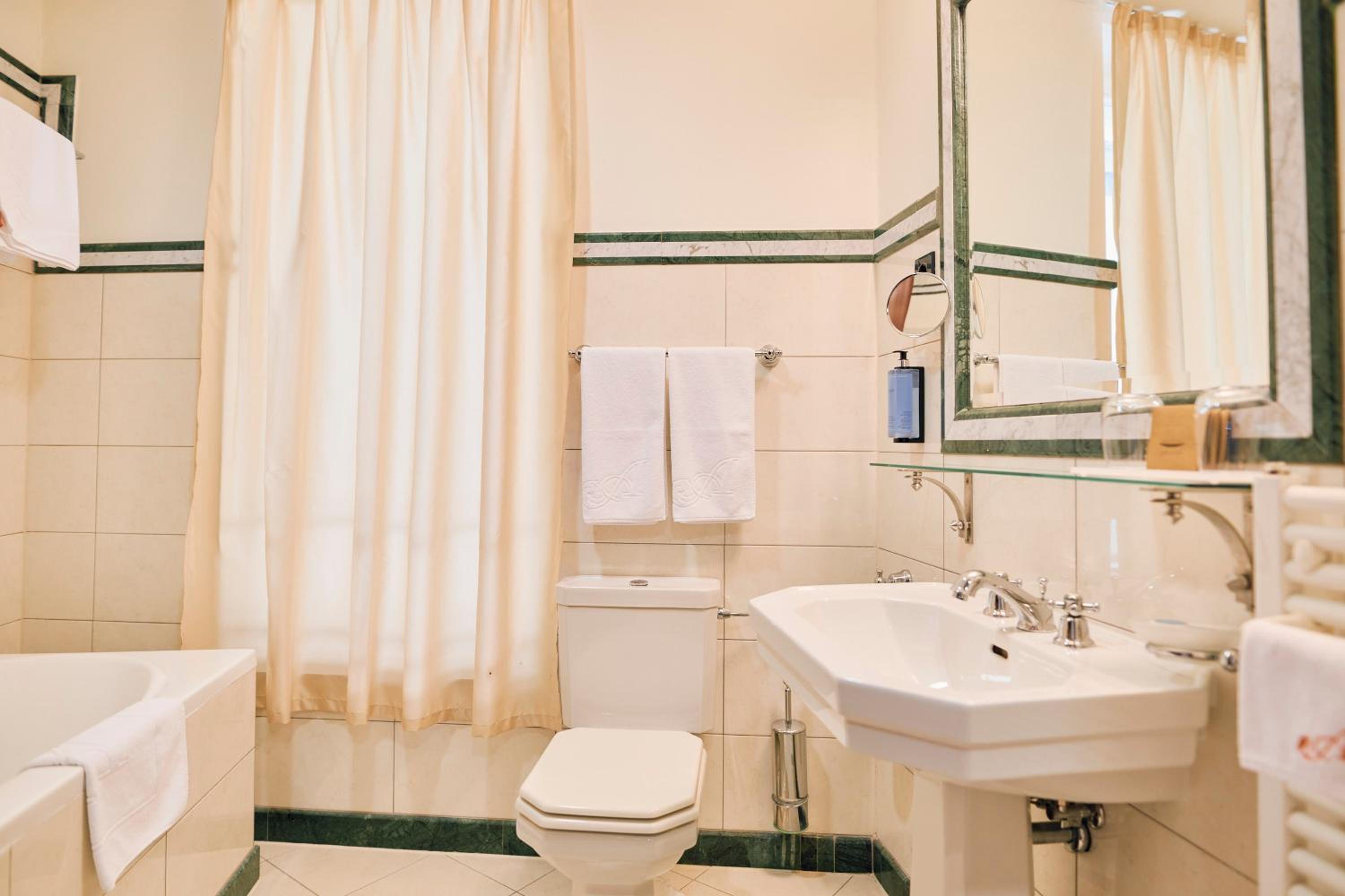 Standard Double or Twin Room - Photo 13
