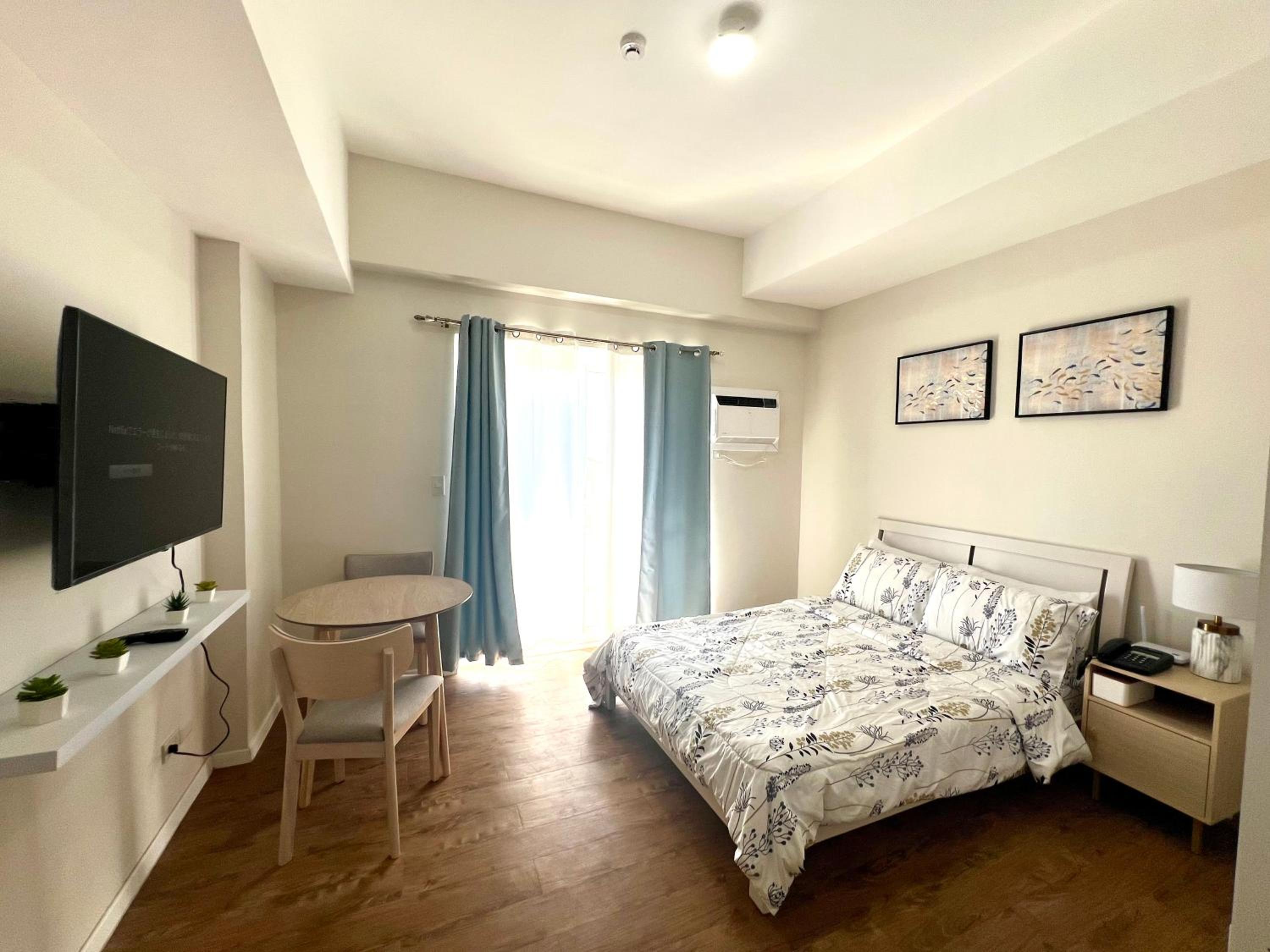 Studio Apartment with Balcony