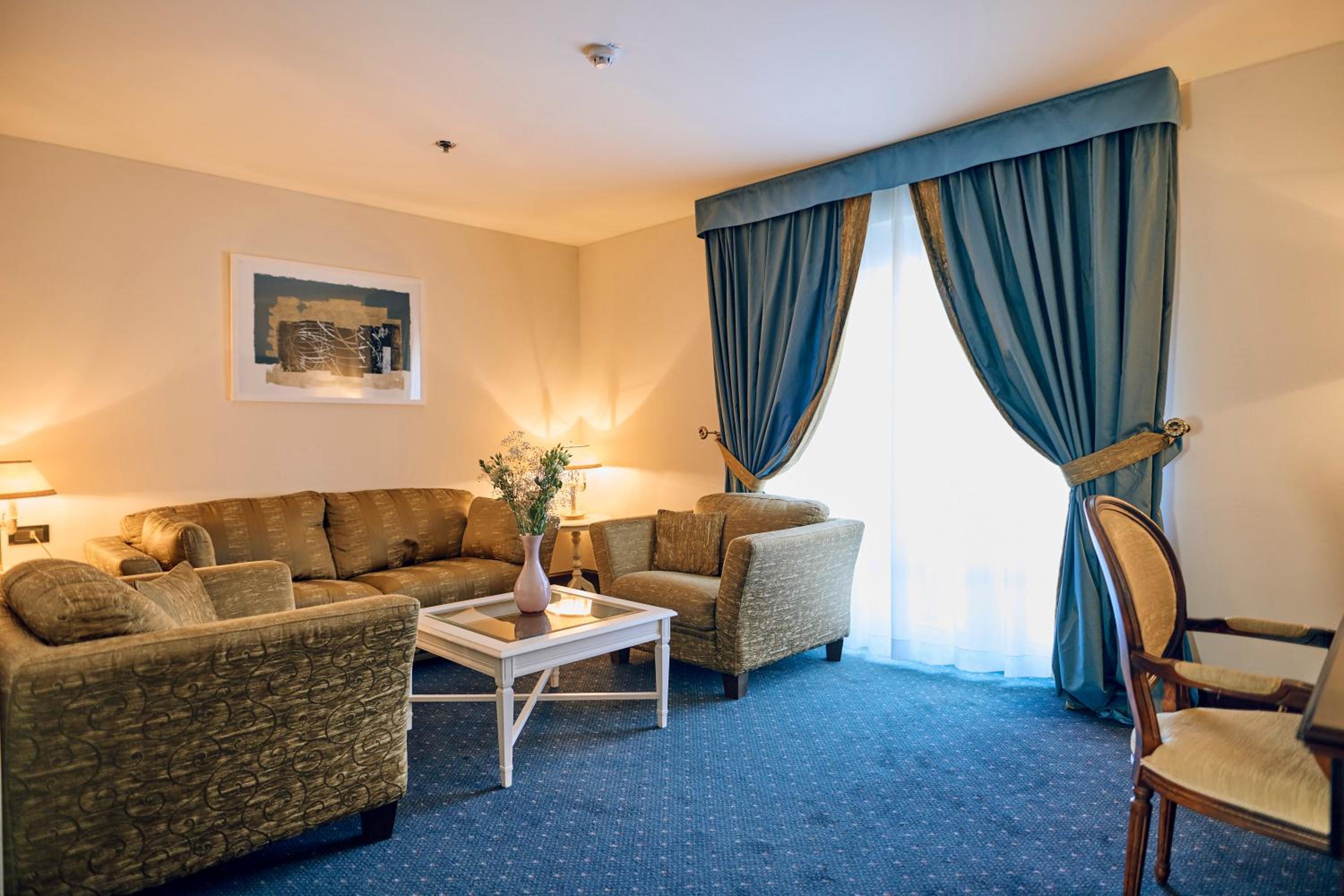 Premium Suite with Sea View and Balcony photo 3