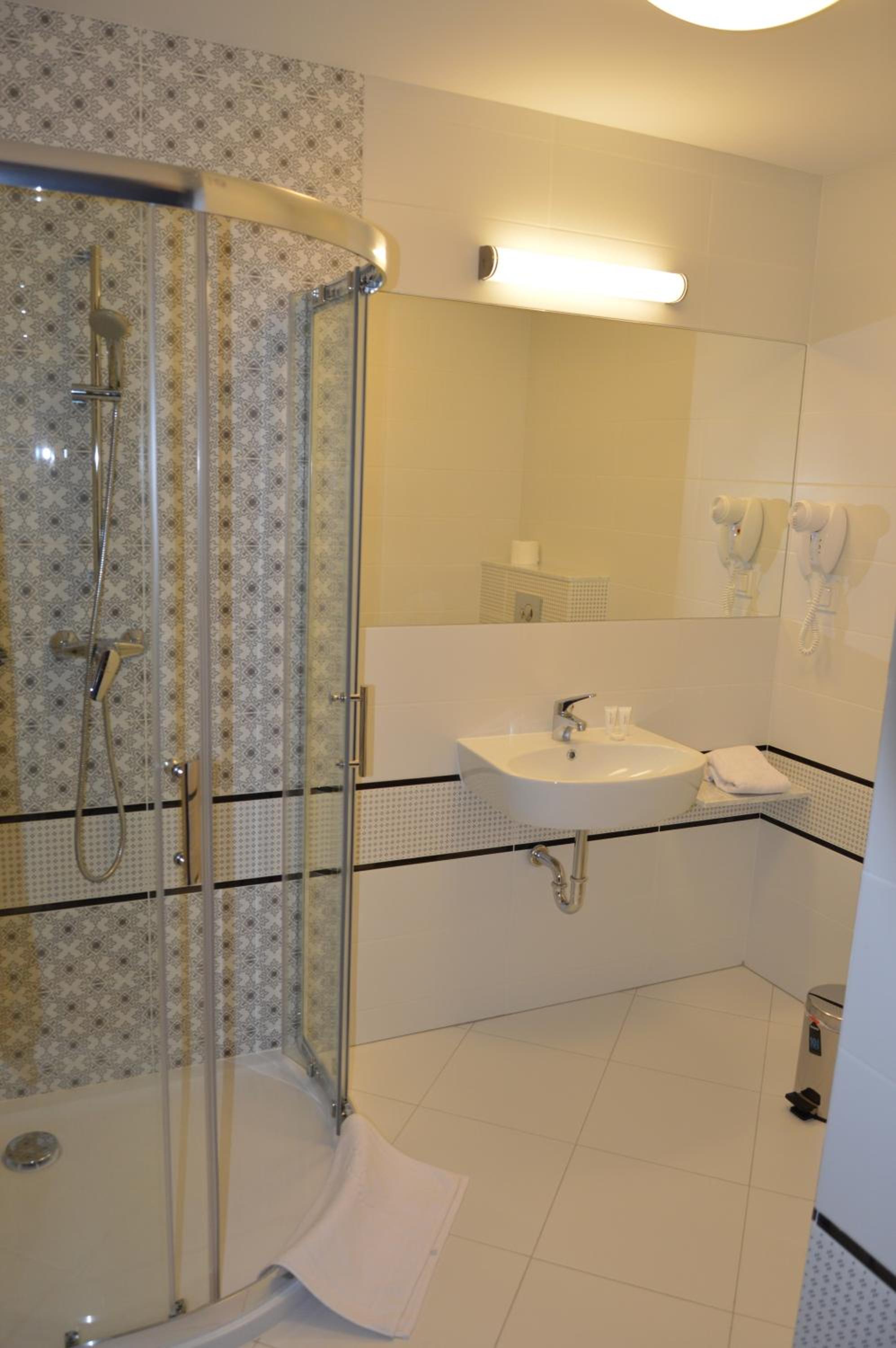 Single Room with Bathroom photo 2
