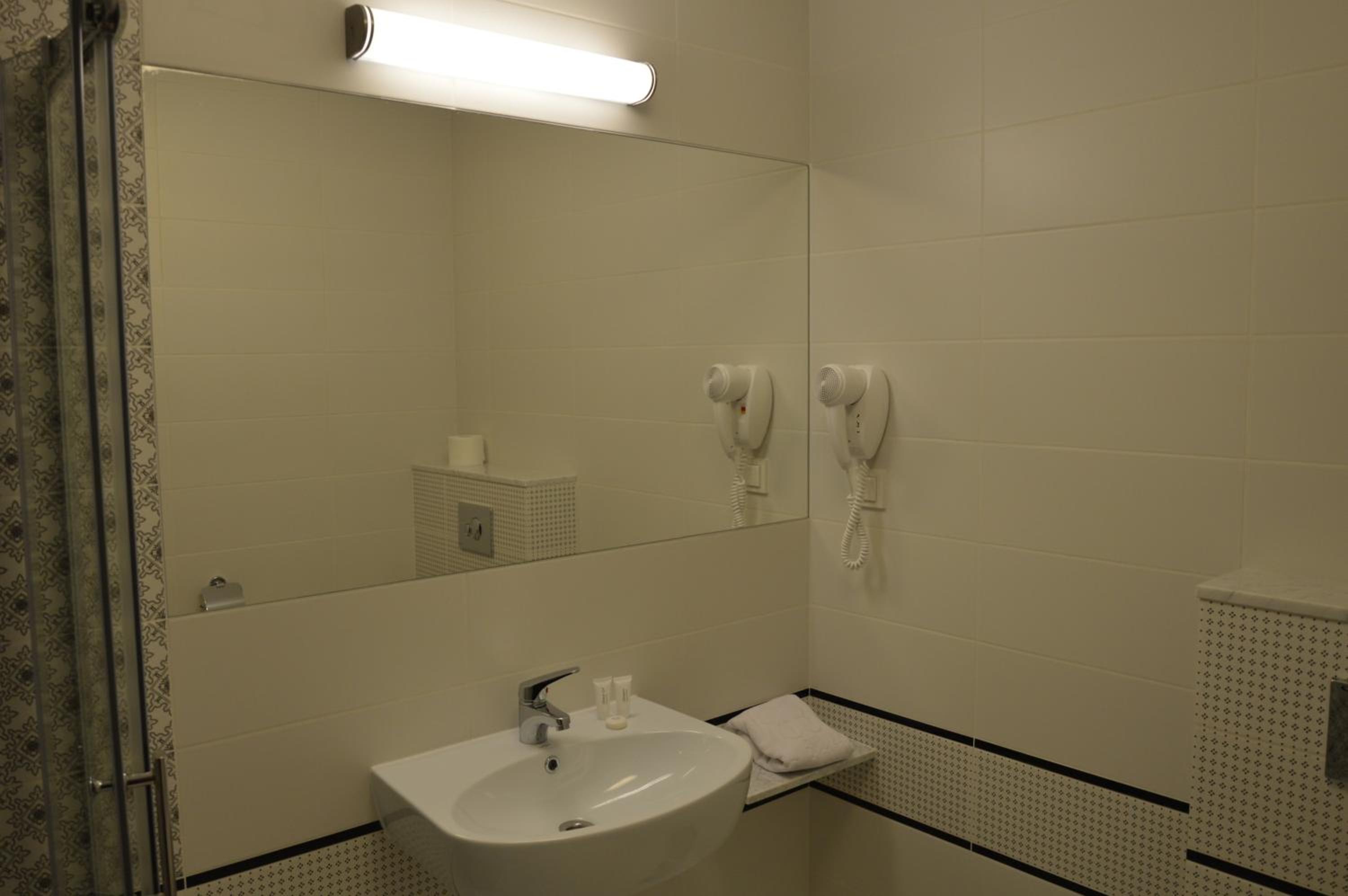 Single Room with Bathroom photo 3