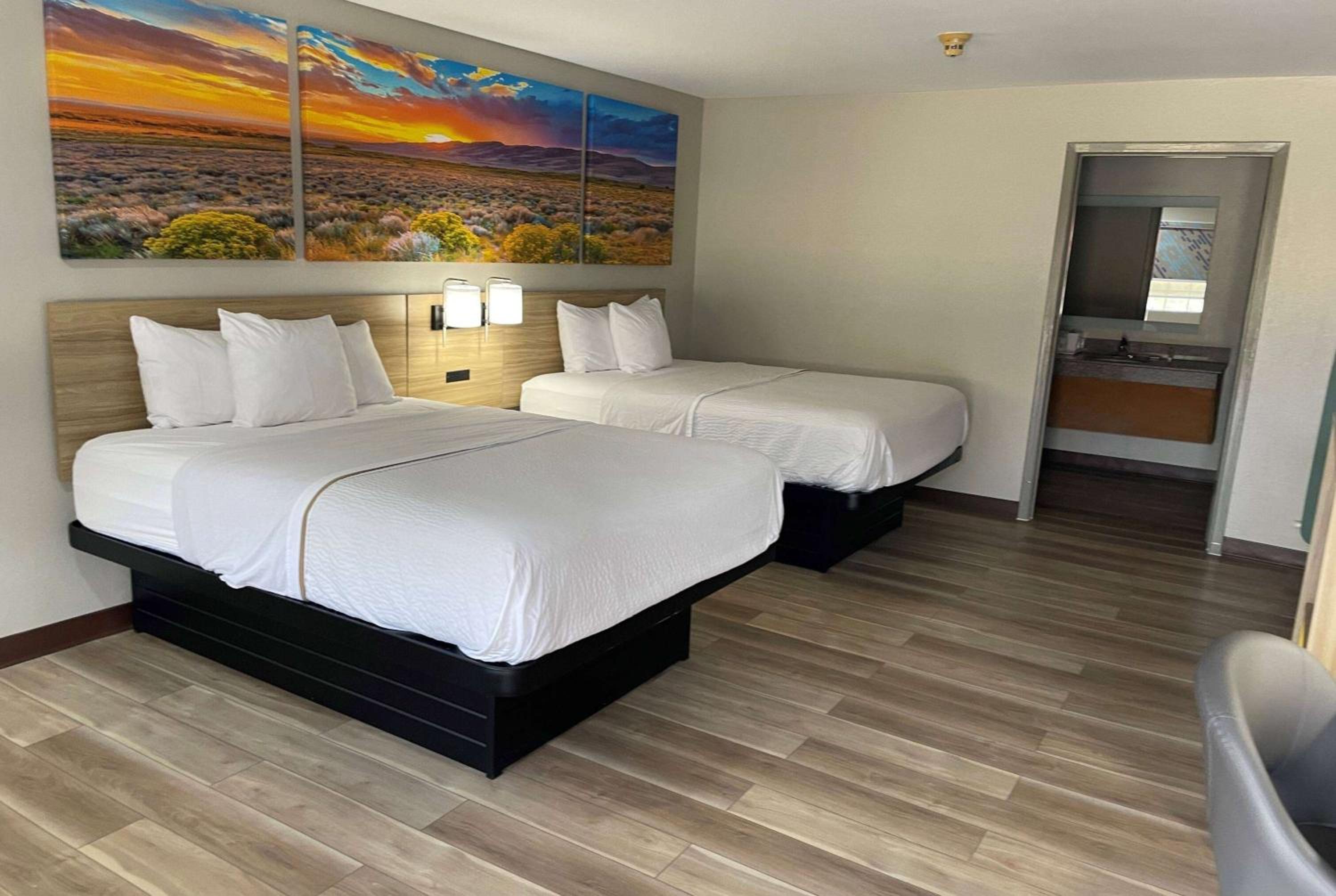 Queen Room with Two Queen Beds - Non-Smoking - Photo 1